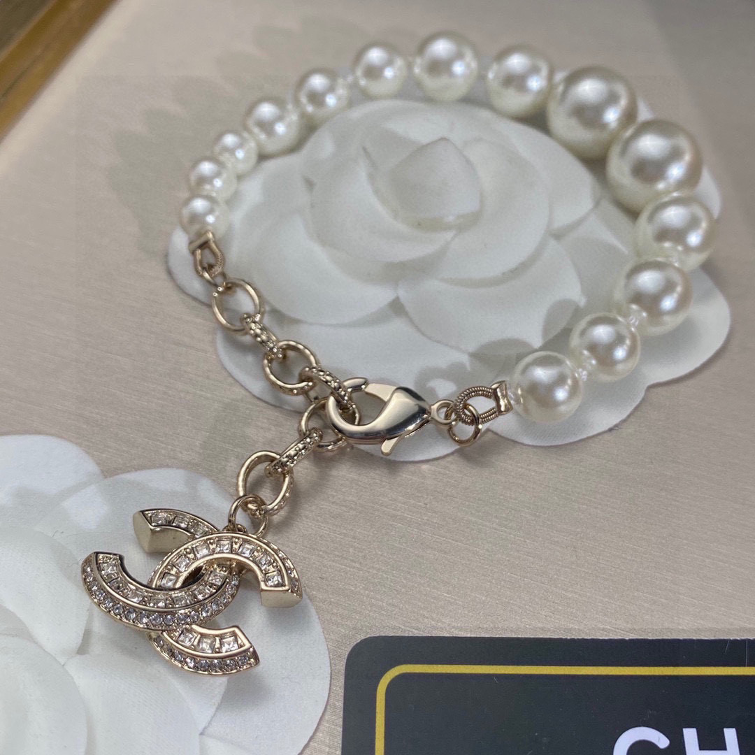 [TOP] CHANEL Diamonds Logo Pearls Bracelet