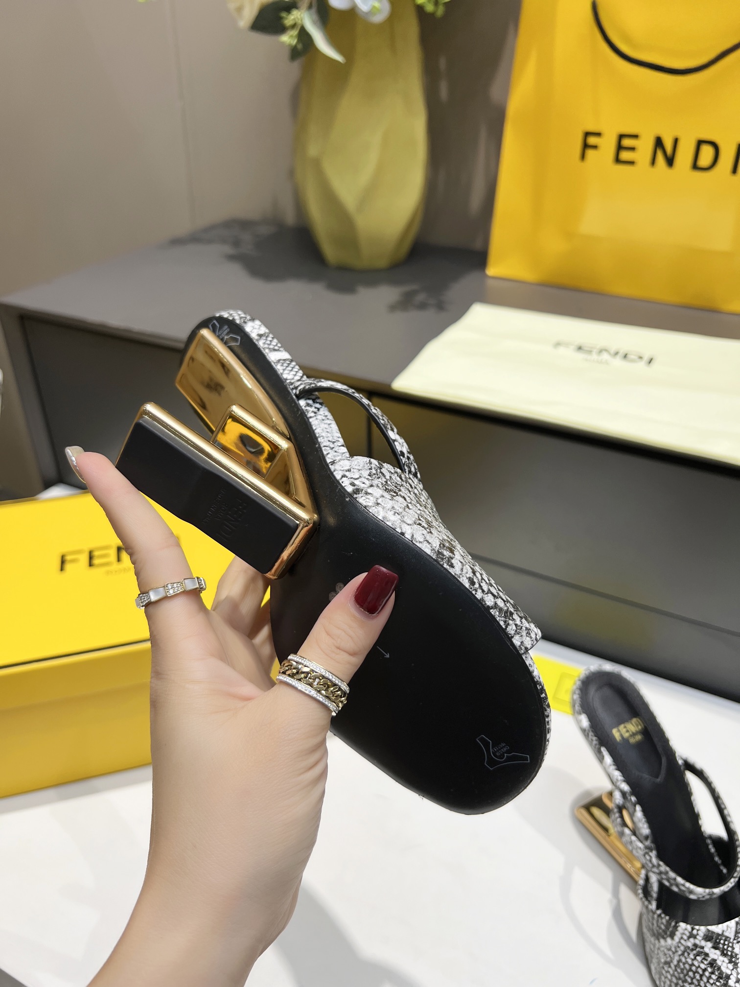 [TOP] FENDI First High Heel - Snakeskin