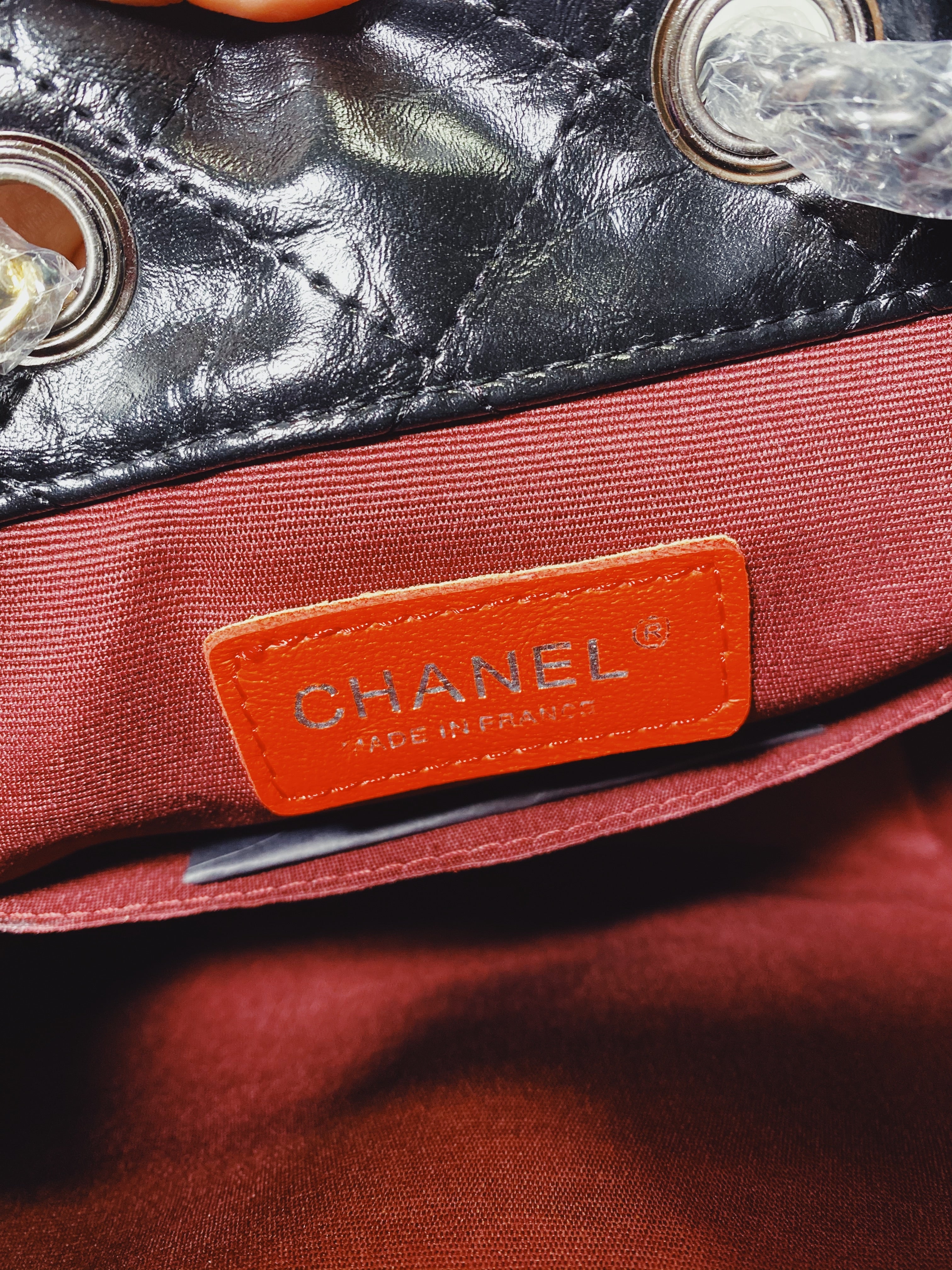 [TOP] CHANEL Quilted Bucket Backpack - BLACK