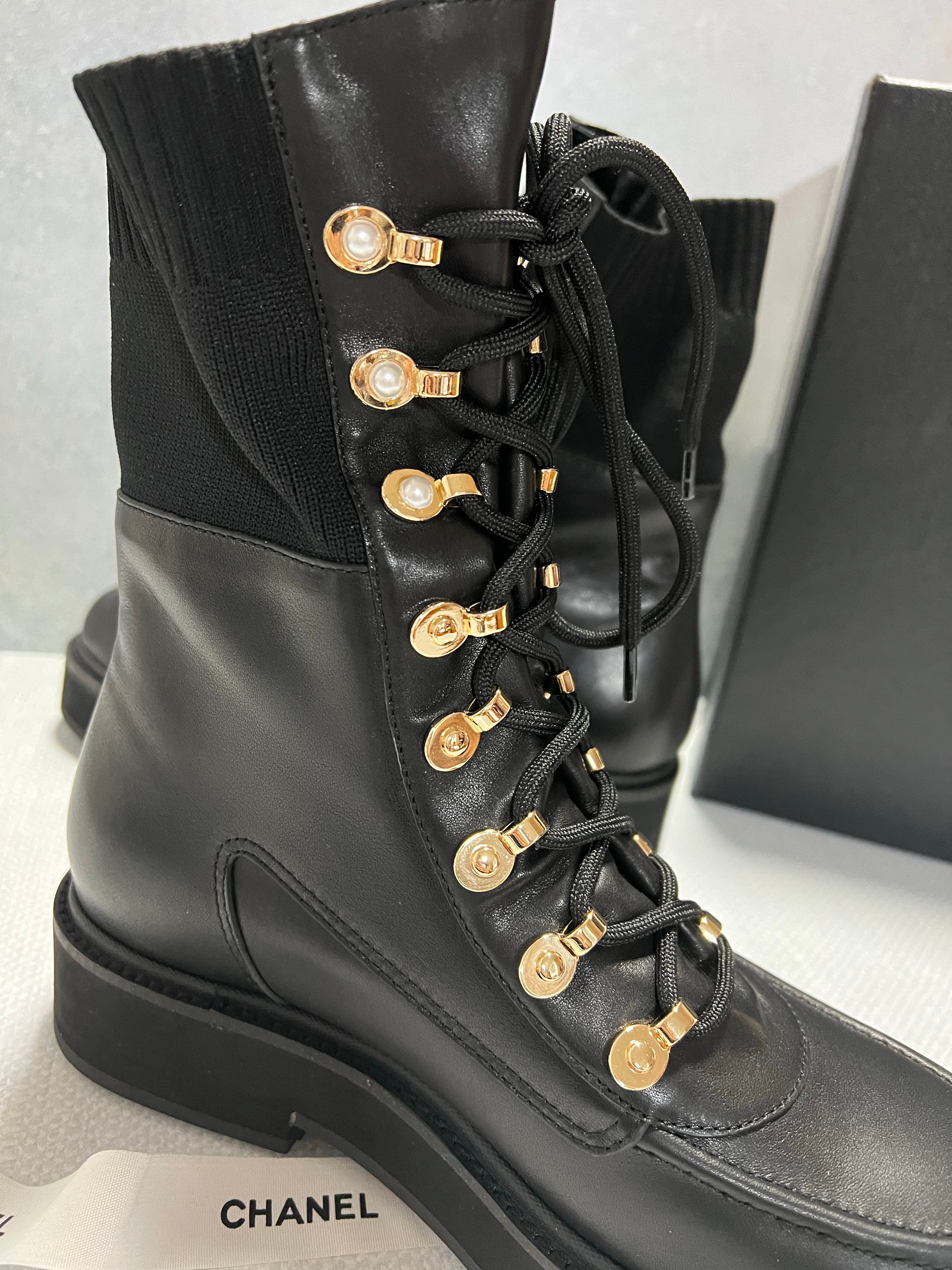 [TOP] CHANEL Icon Plain Toe Round Lace Up Casual Boots - Black