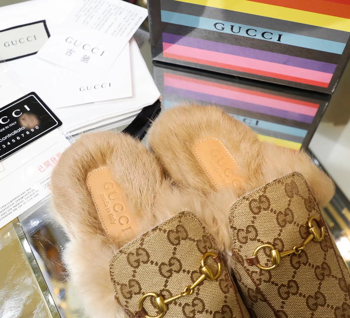 [TOP] GUCCI Canvas with Fur Slides - Beige