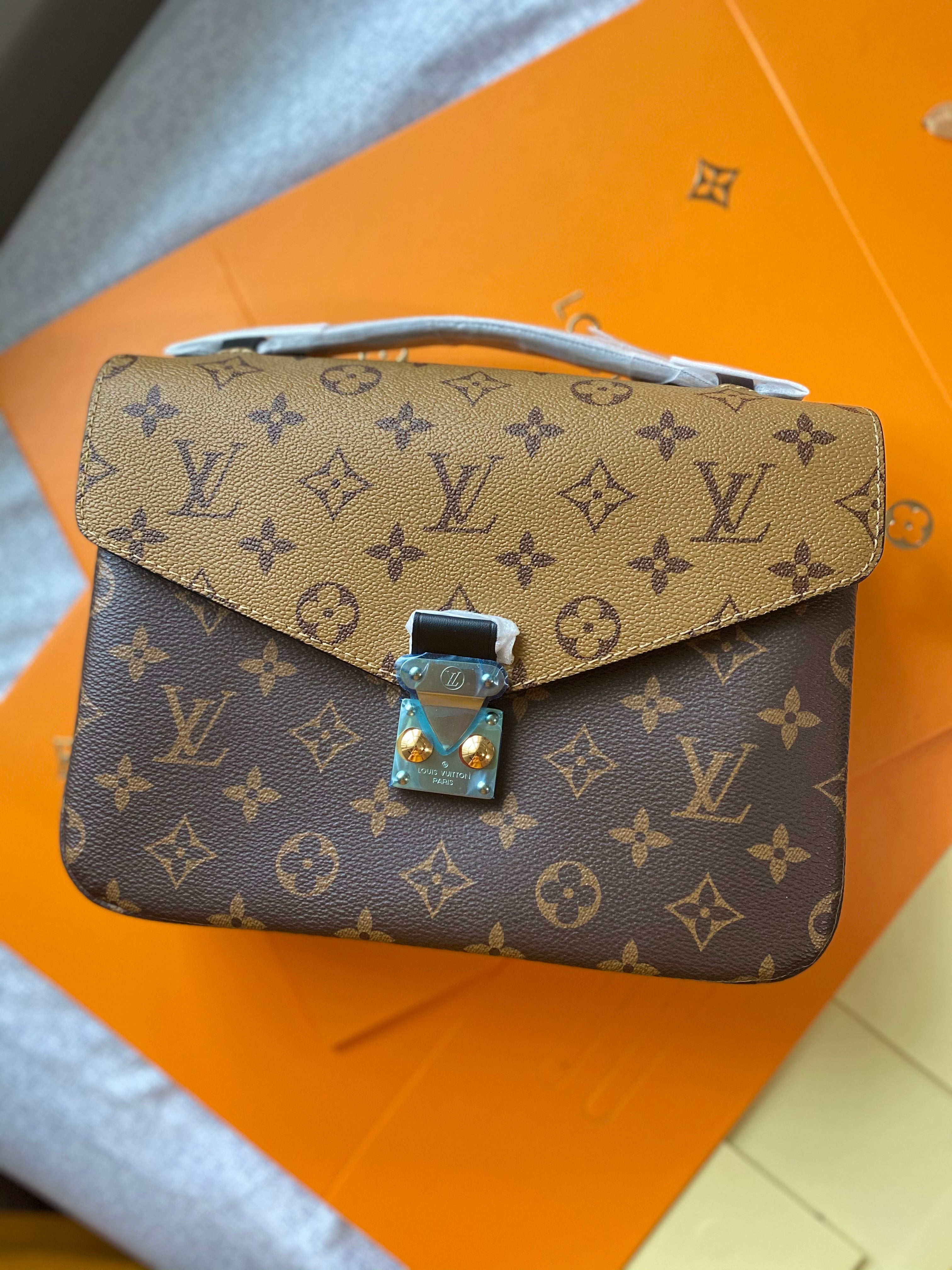 [TOP] Louis Vuitton LV Pochette Metis Reverse Monogram Canvas Bag 25X19X7cm