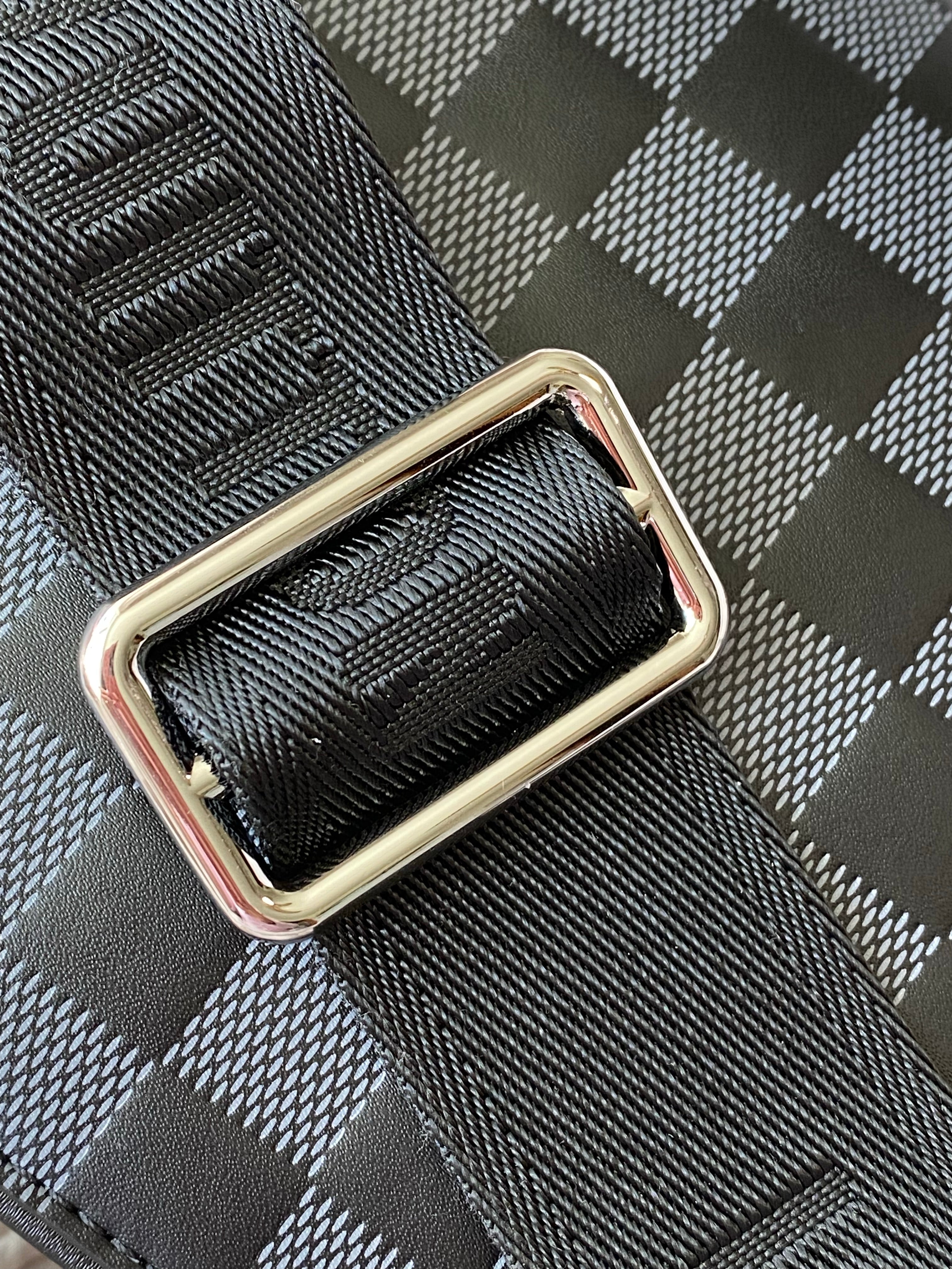 [TOP] Louis Vuitton LV  Messenger Bag 24 x 14 x 5 cm- Black