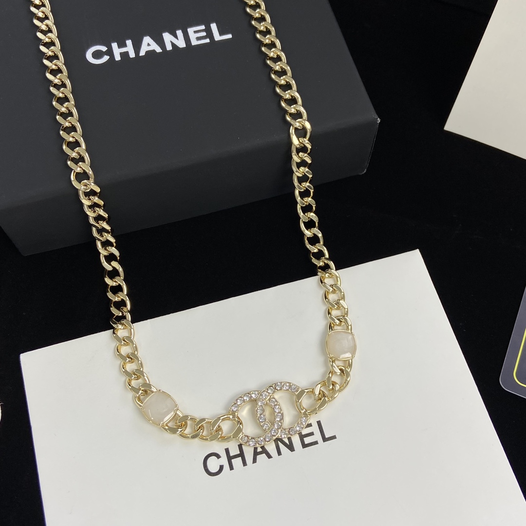 [TOP] CHANEL Turnlock Necklace