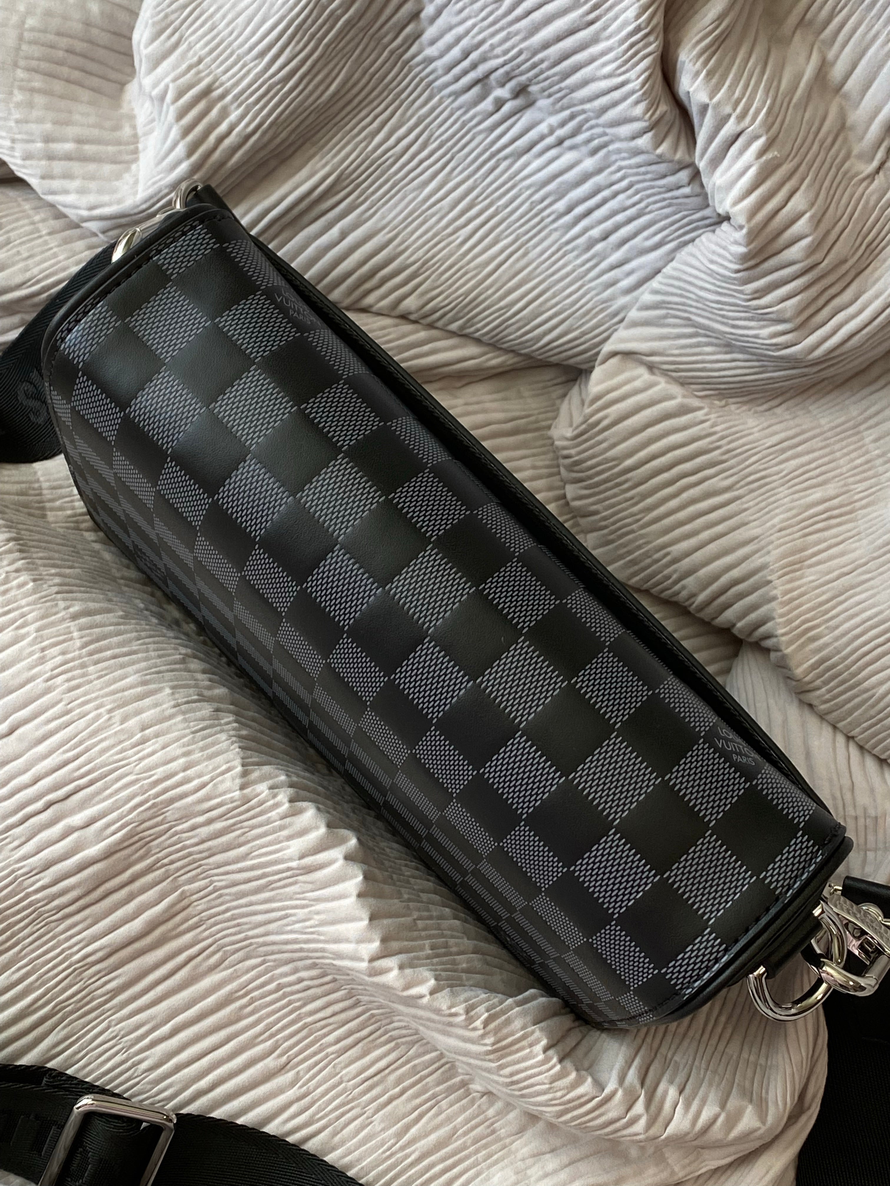 [TOP] Louis Vuitton LV  Messenger Bag 24 x 14 x 5 cm- Black