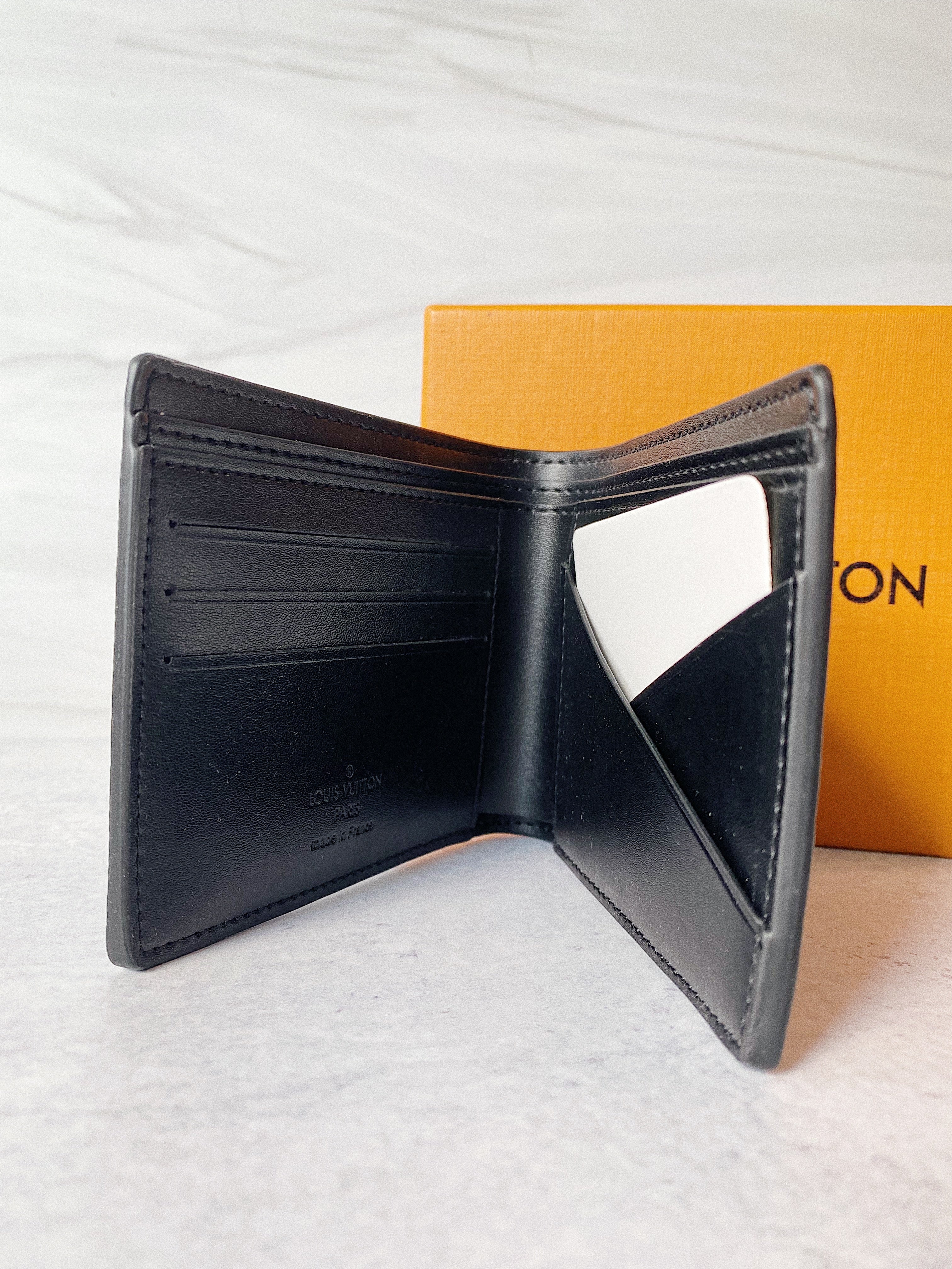 [TOP] Louis Vuitton LV L*V Plain Leather Logo Folding Men Wallet - Black