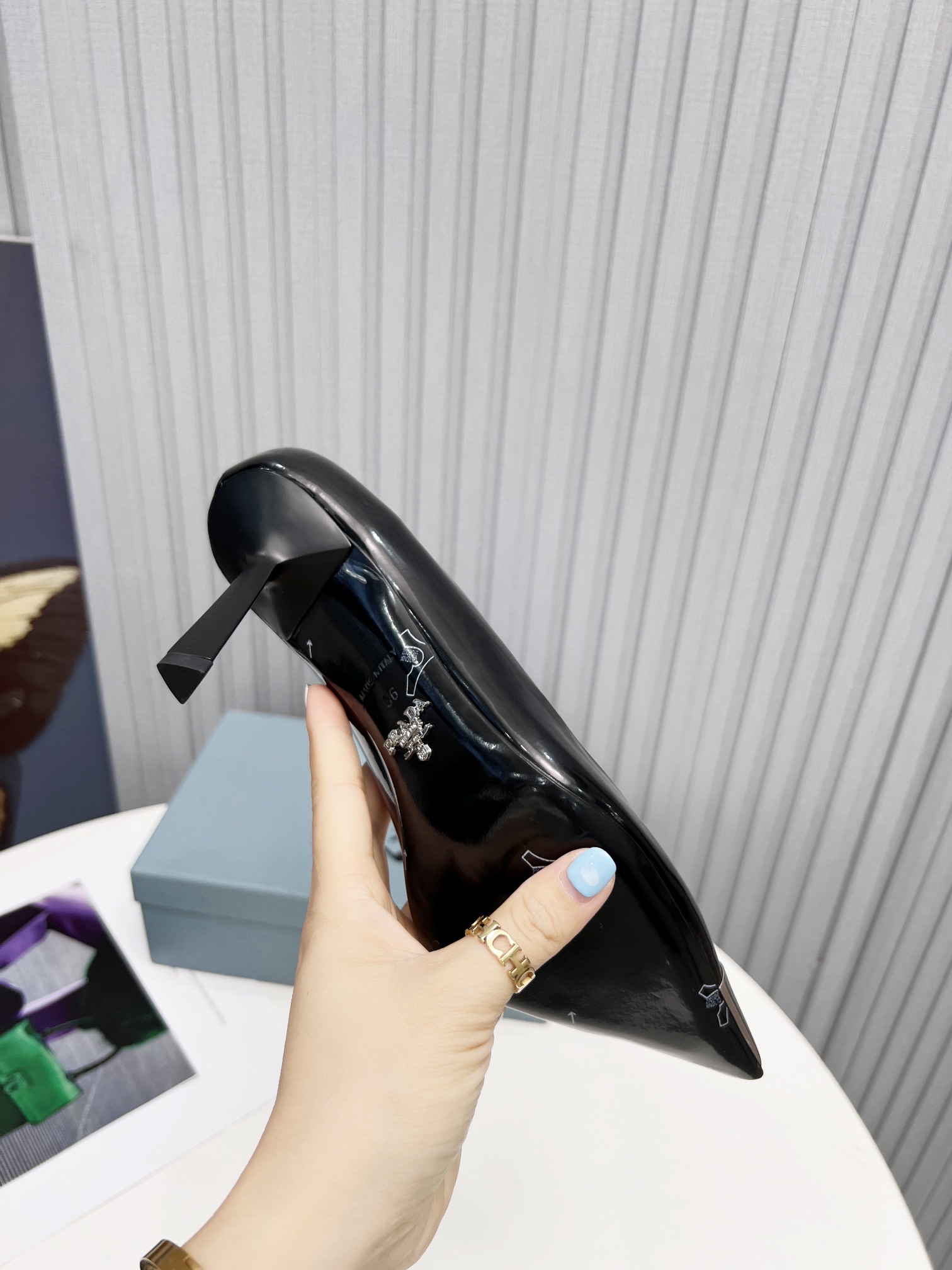 [TOP] PRADA Triangle Logo High Heel - Black