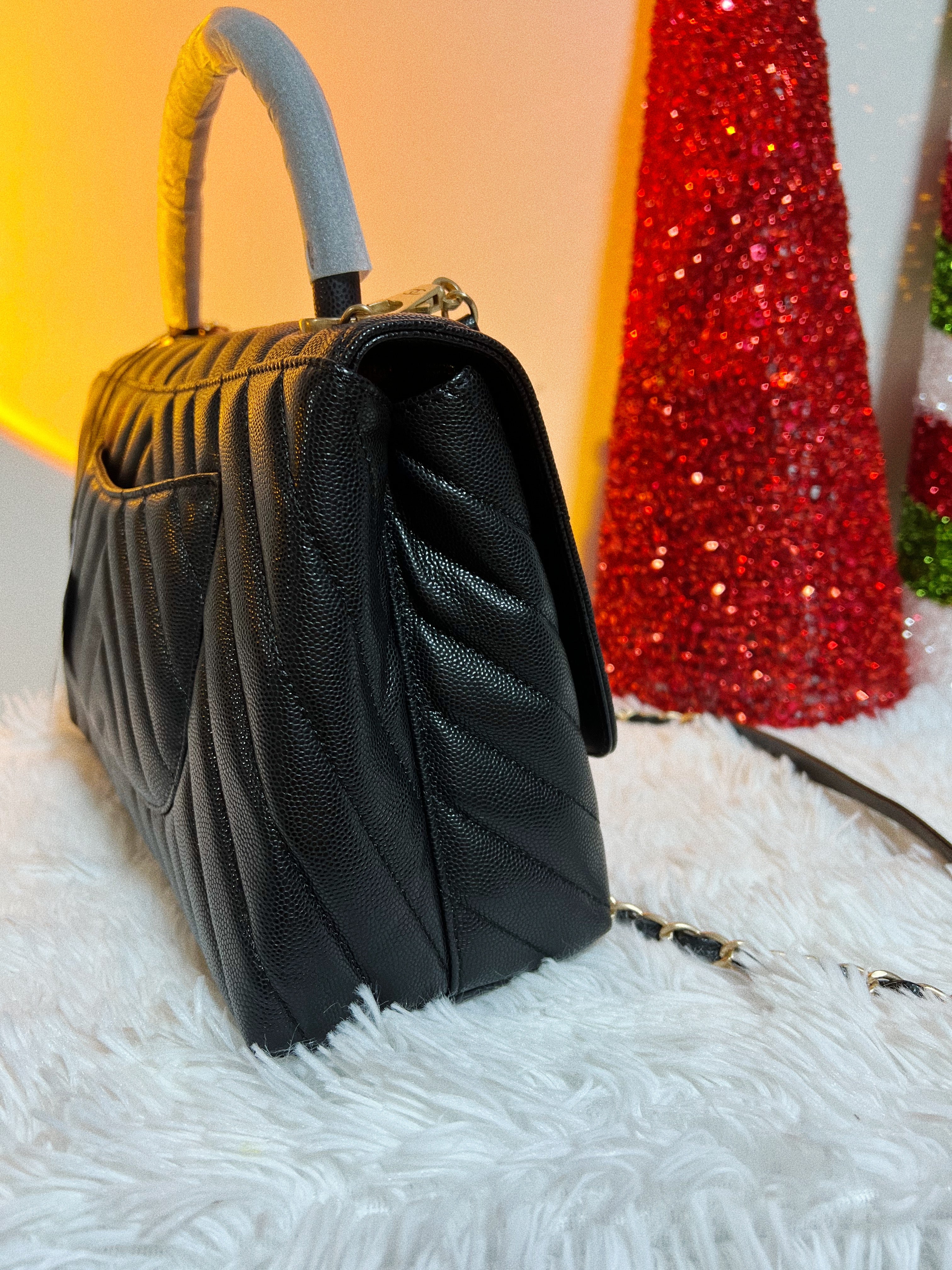 [TOP] CHANEL CoCo Handle Bag Chevron Caviar Leather 23cm - Black & GHW