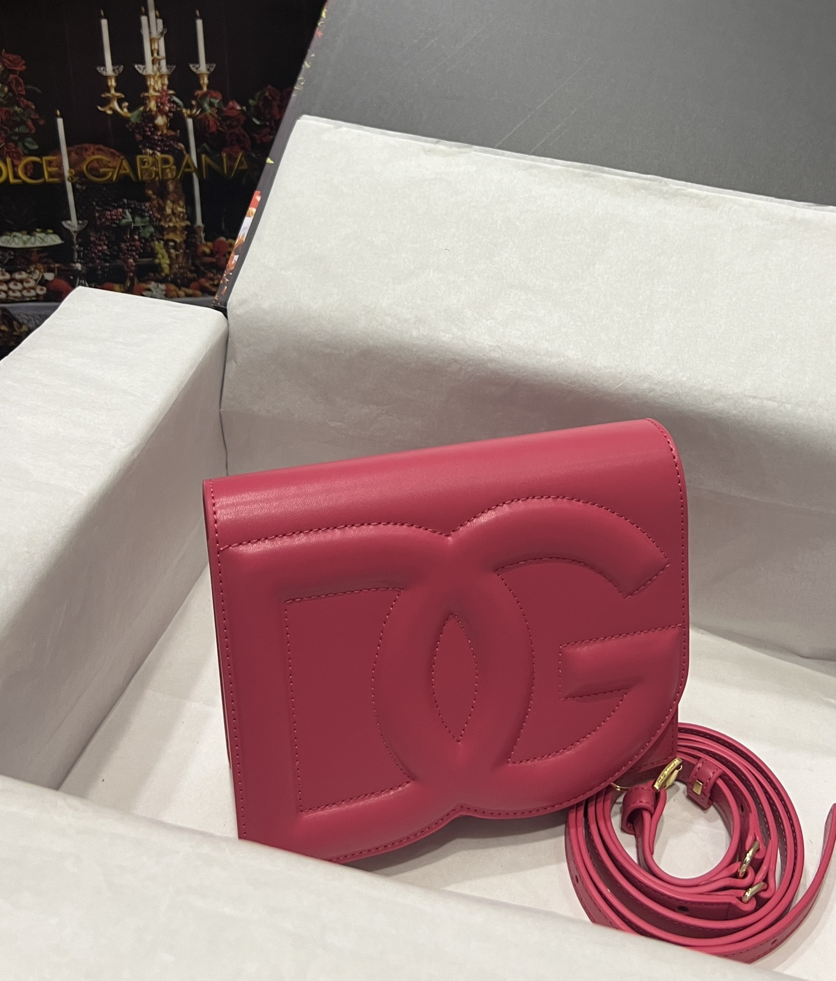 [TOP] Dolce & Gabbana D&G Calfskin DG Logo Bag 16*20*5.5cm - Pink