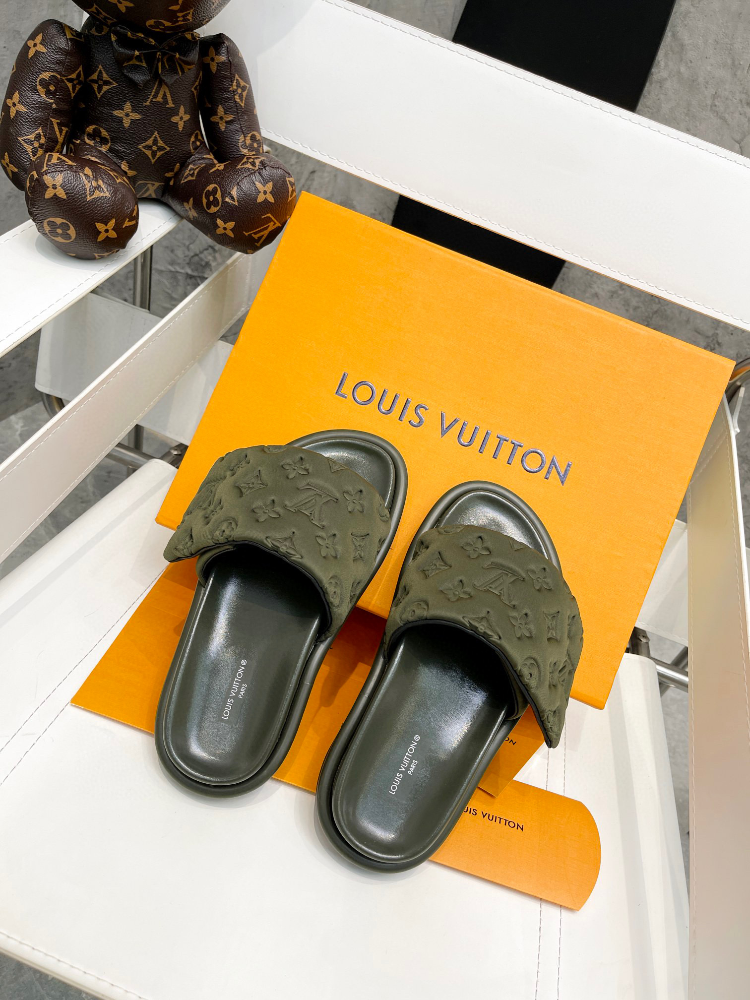 [TOP] Louis Vuitton LV Puffy Sandals Lambskin - 5 Colours