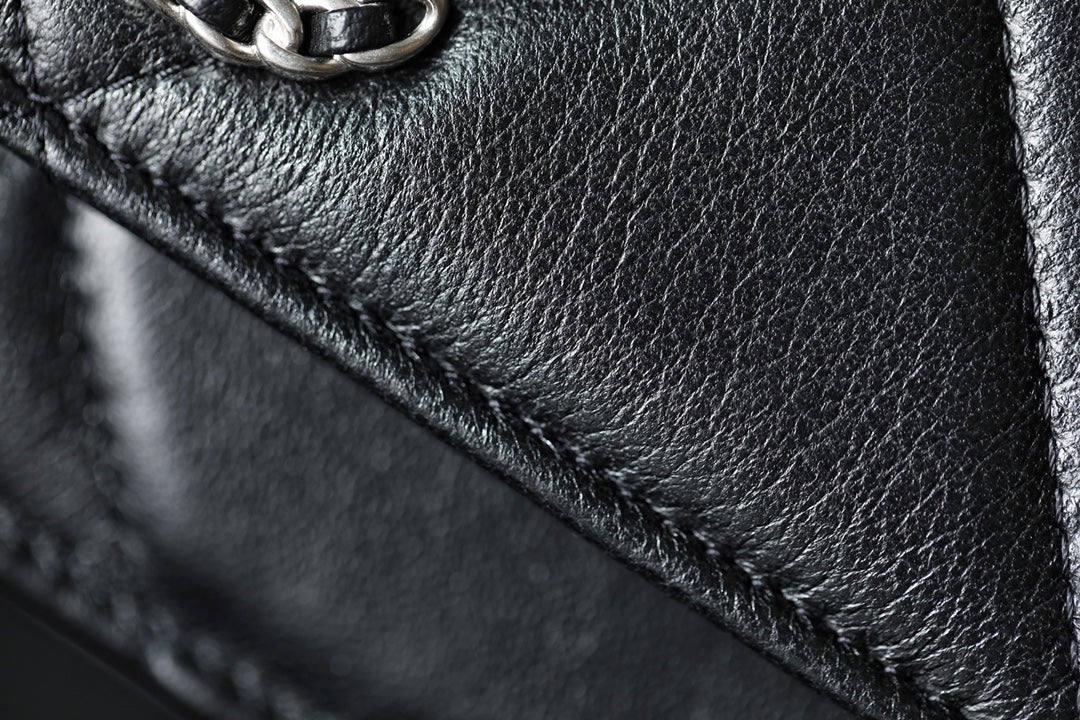 [TOP] CHANEL 19 WOC Tri-color Hardware - Black