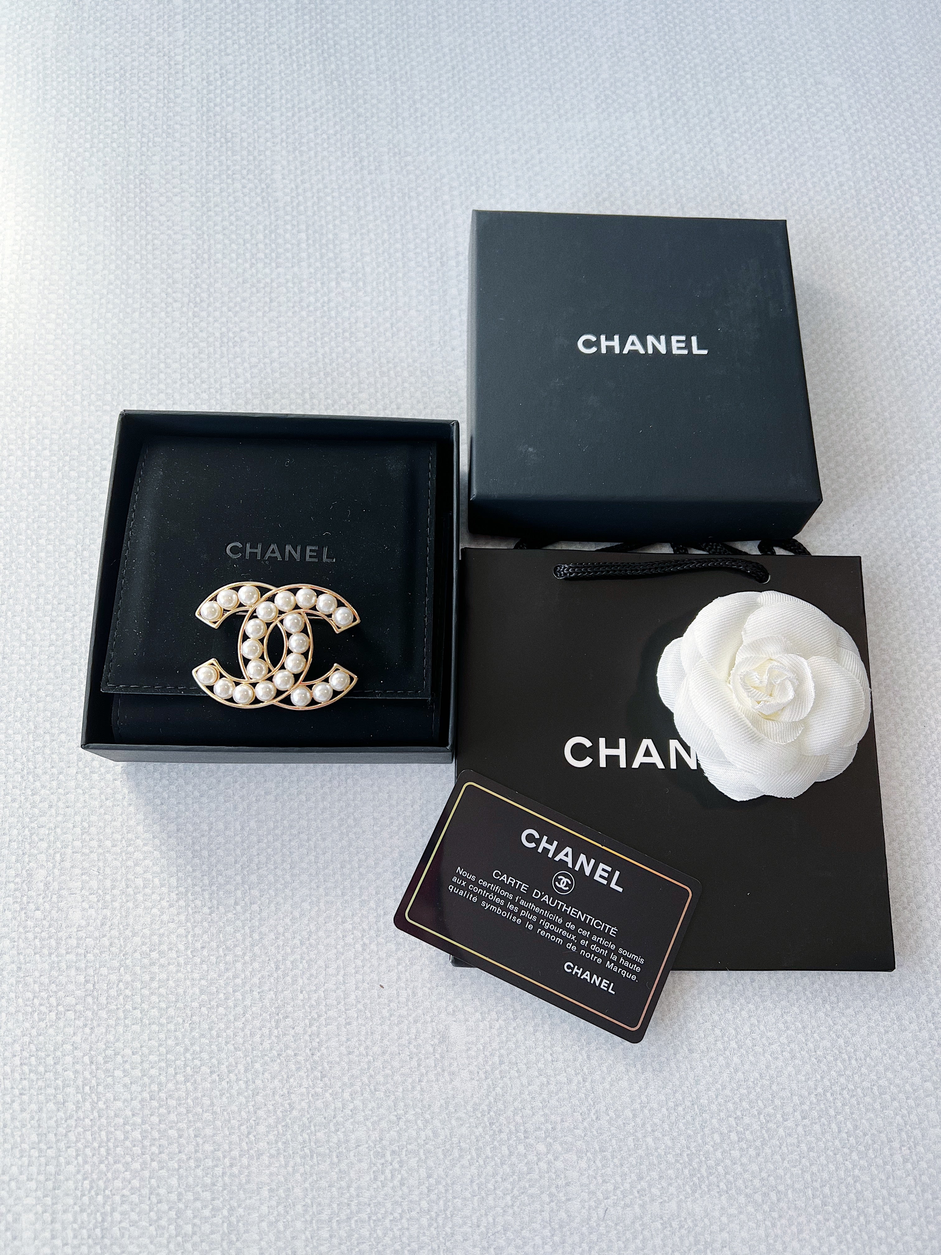 [TOP] CHANEL Gold Pearl Brooch