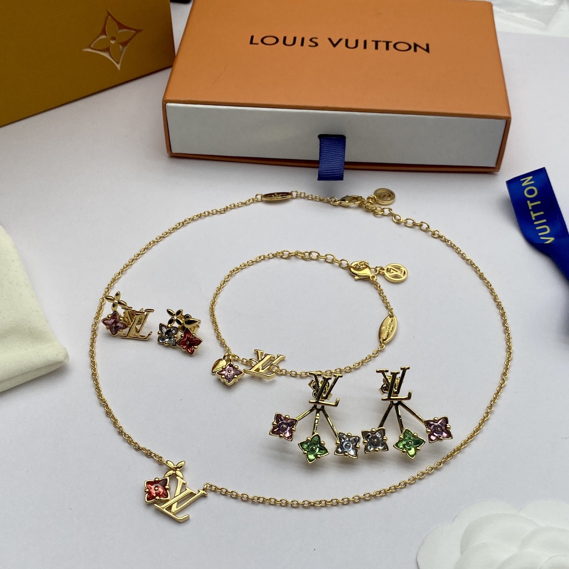 [TOP] Louis Vuitton LV Idylle Blossom Necklace Bracelet Earrings Set