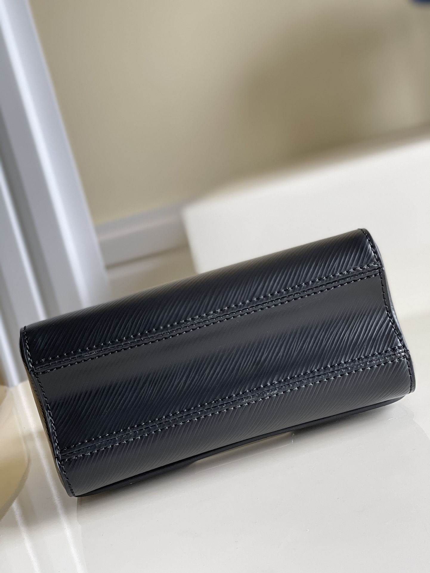 [TOP] Louis Vuitton LV Mini LV Epi Twist Bag 18x15x9cm- Black