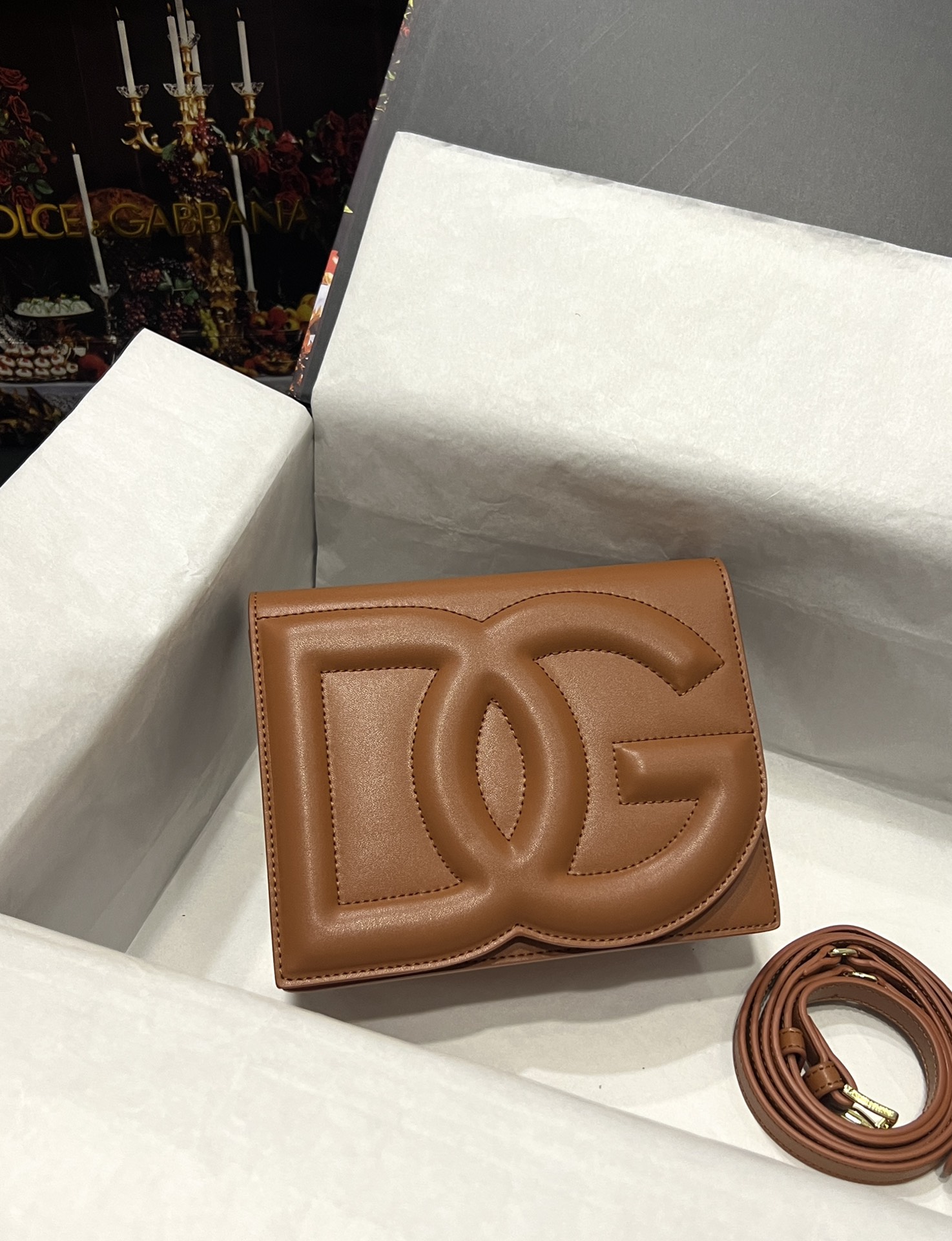 [TOP] Dolce & Gabbana D&G Calfskin DG Logo Bag 16*20*5.5 - Brown
