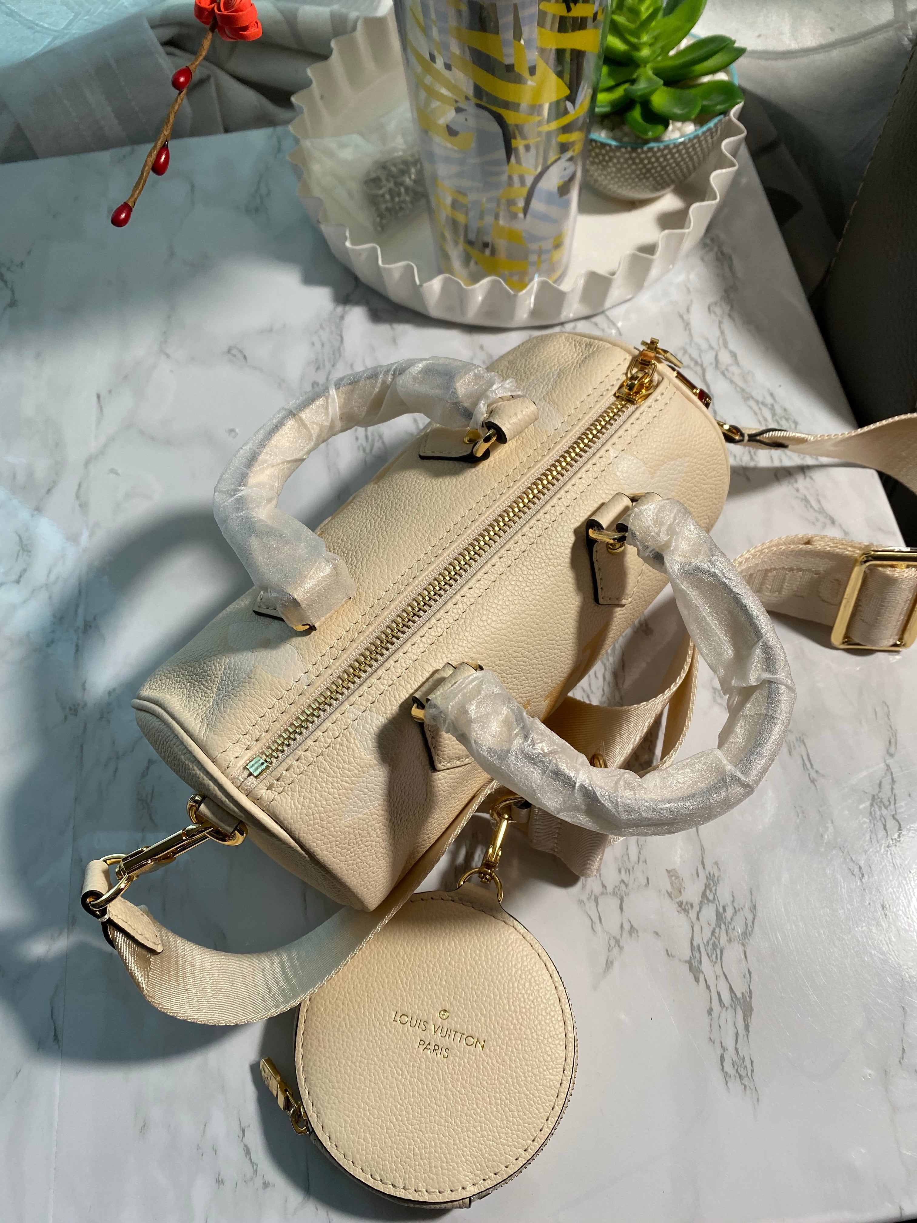 [TOP] Louis Vuitton LV Papillon BB Bag 20 x 10 x 10CM- Cream