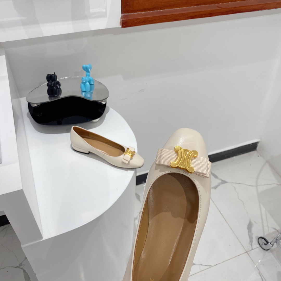 [TOP] CELINE Cowhide Flat - White - Cline