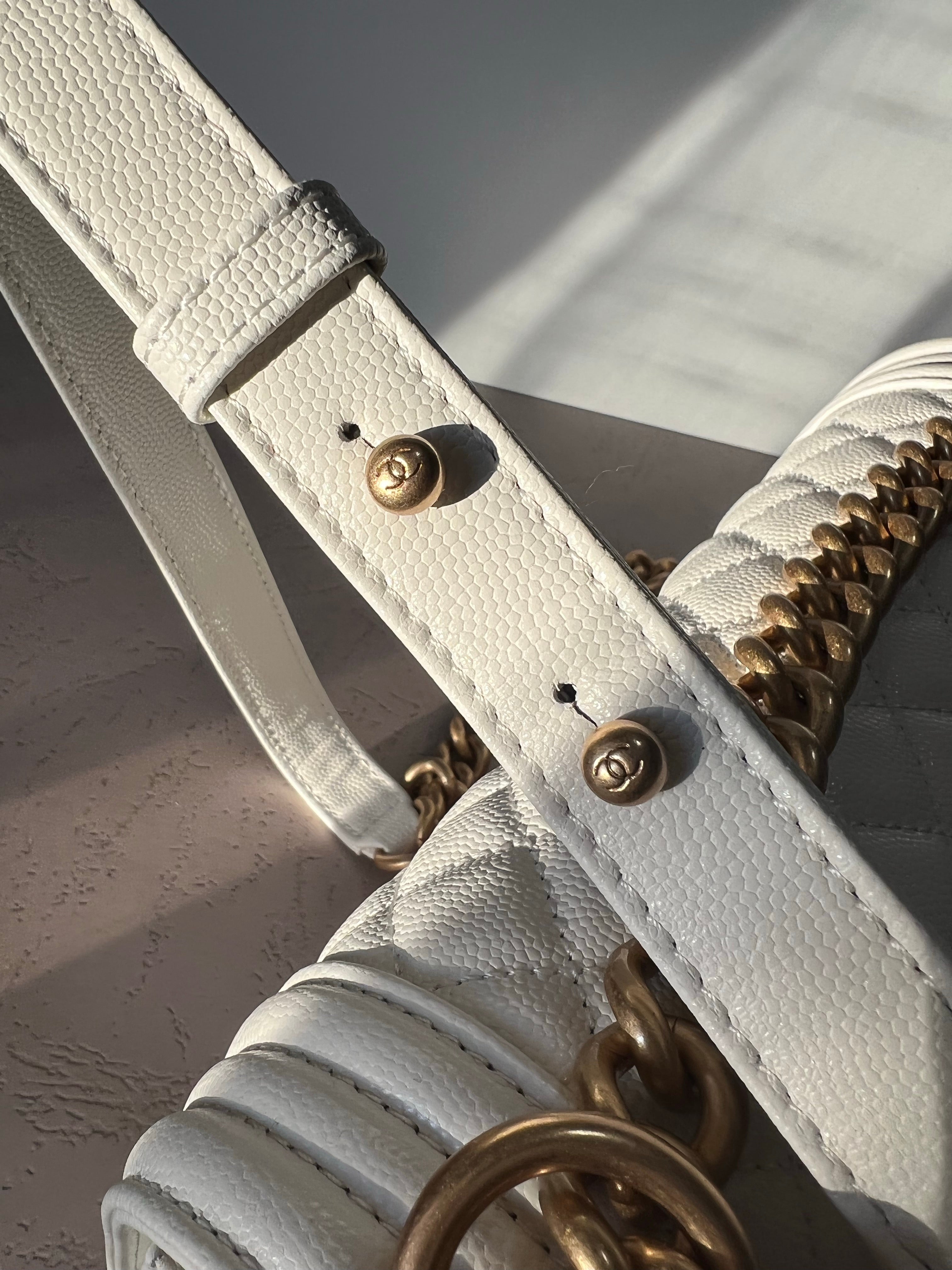 [TOP] CHANEL Le Boy Bag Caviar Medium 25CM  - White & GHW
