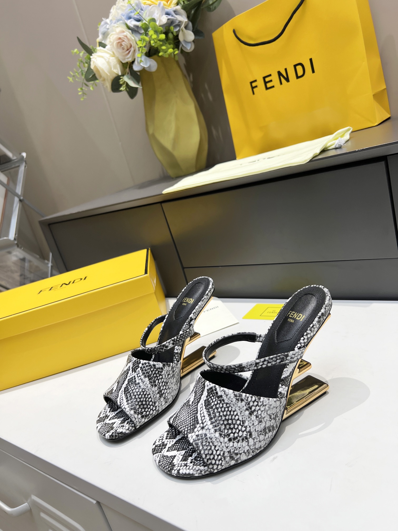 [TOP] FENDI First High Heel - Snakeskin