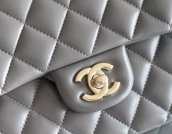 [TOP] CHANEL Classic Flap Bag Lambskin Medium 25.5cm – Grey & GHW