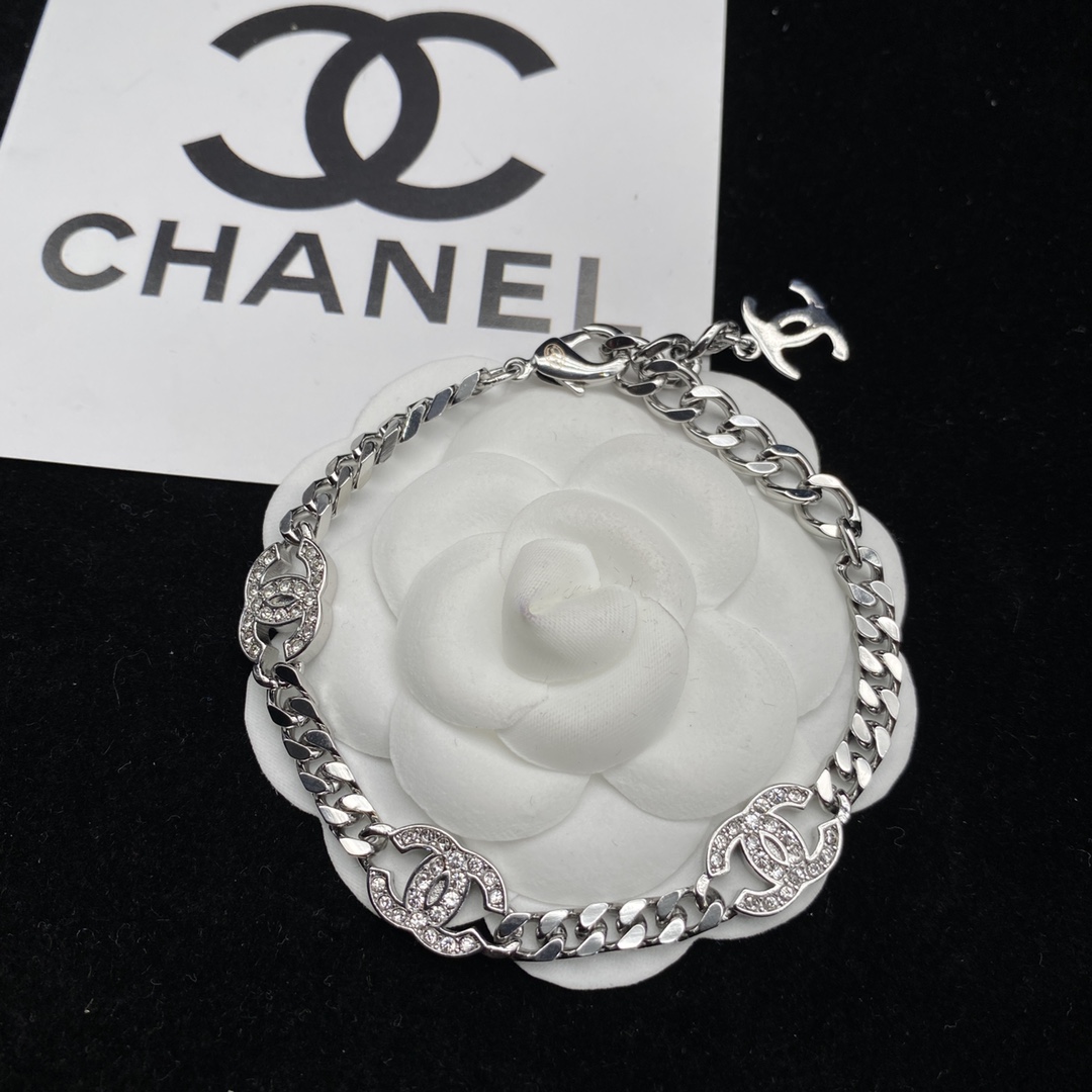 [TOP] CHANEL Silver Necklace Bracelet Set