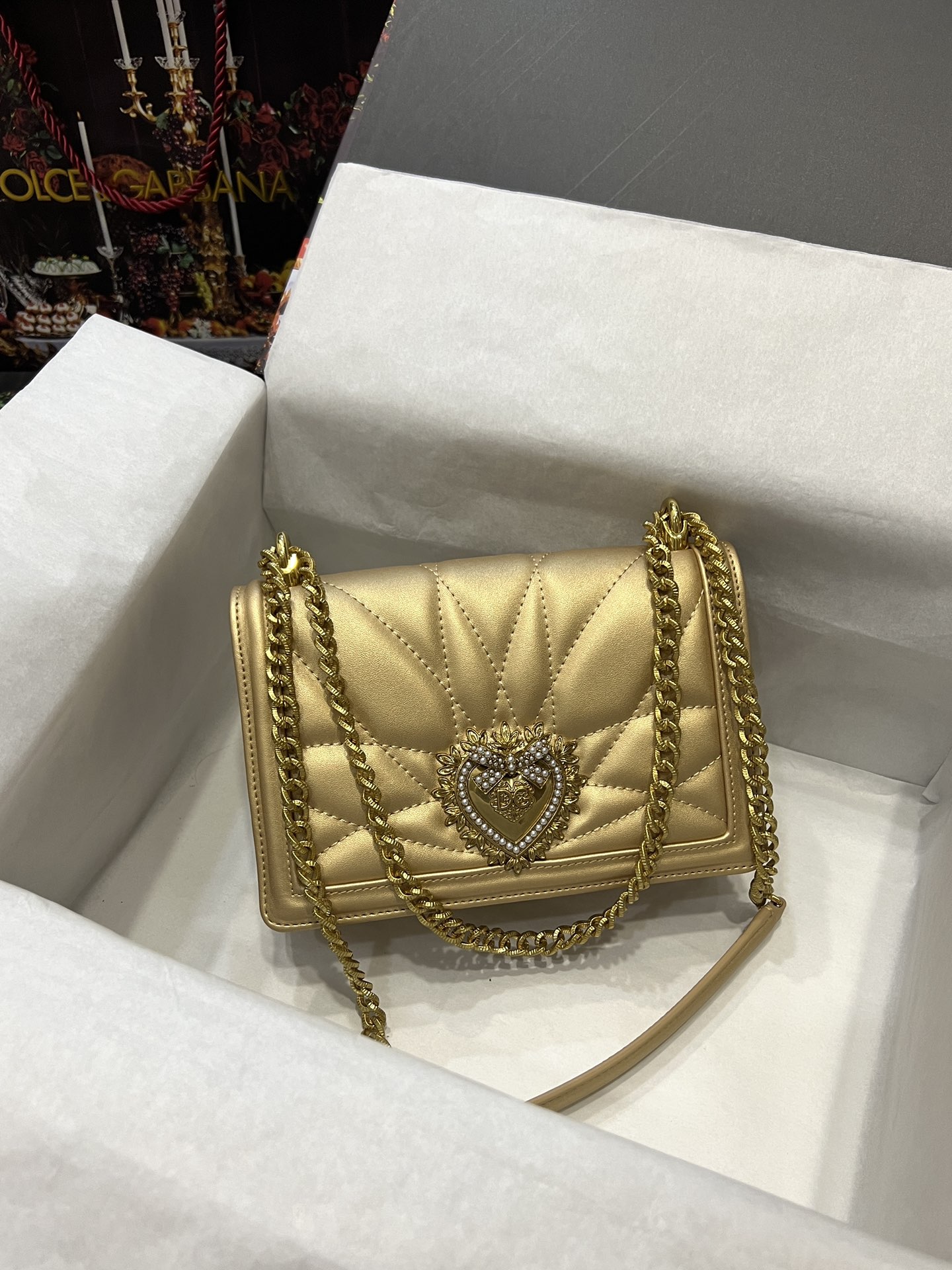 [TOP] Dolce & Gabbana D&G Nappa Leather Devotion Bag 21cm/26cm - Golden