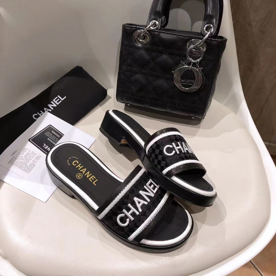 [TOP] CHANEL Logo Sliders - Black
