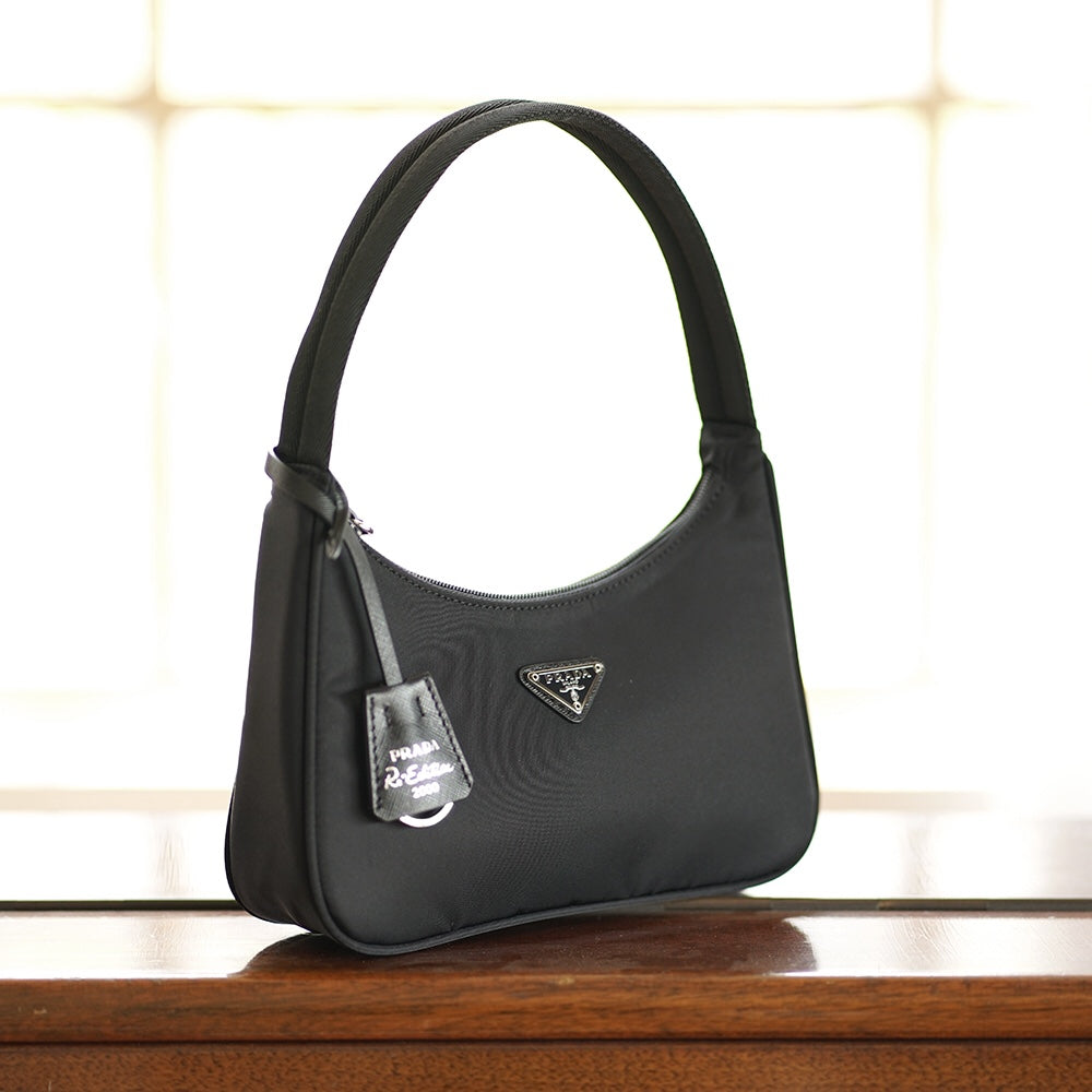 [TOP] PRADA Re-Edition 2000 Bag Hobo Nylon - Black