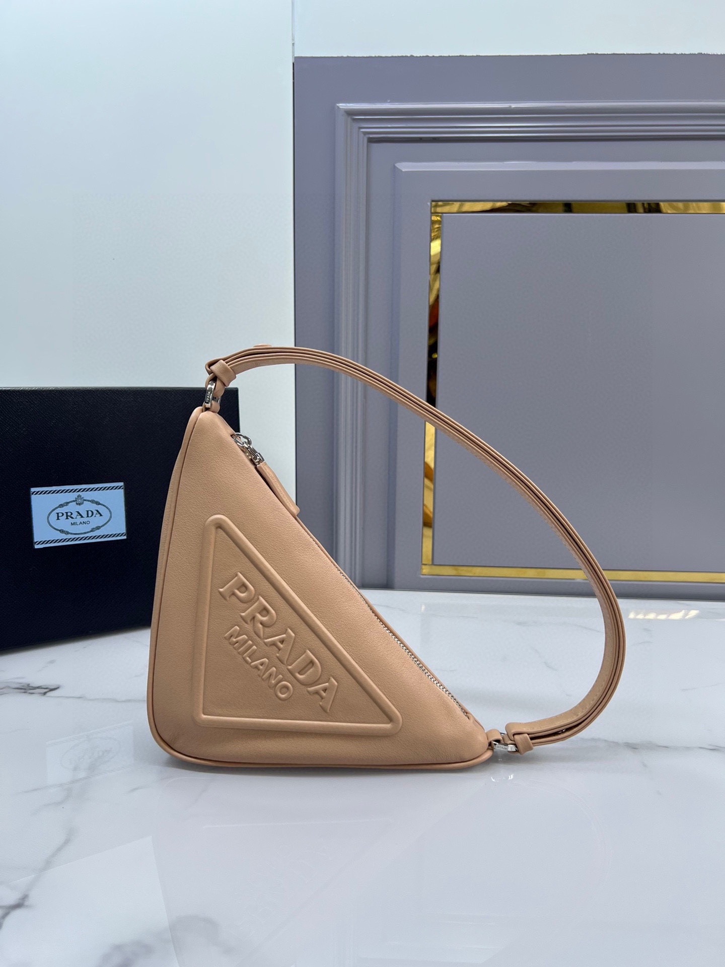 [TOP] PRADA Calfskin Triangle Bag 26x16x5cm - 4 Color