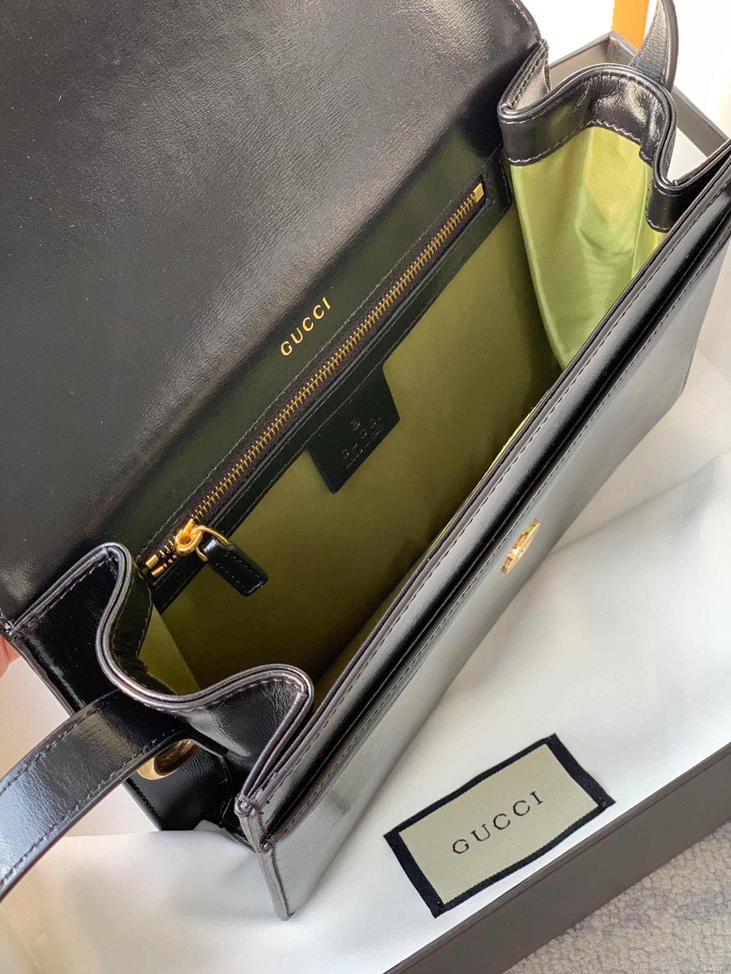 [TOP] GUCCI Logo Plaque Shoulder Bag - Black