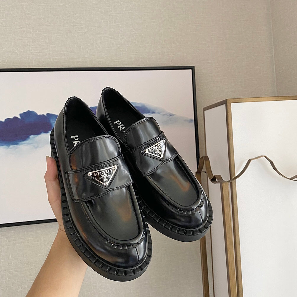 [TOP] PRADA Brushed Leather Logo Loafers- Black