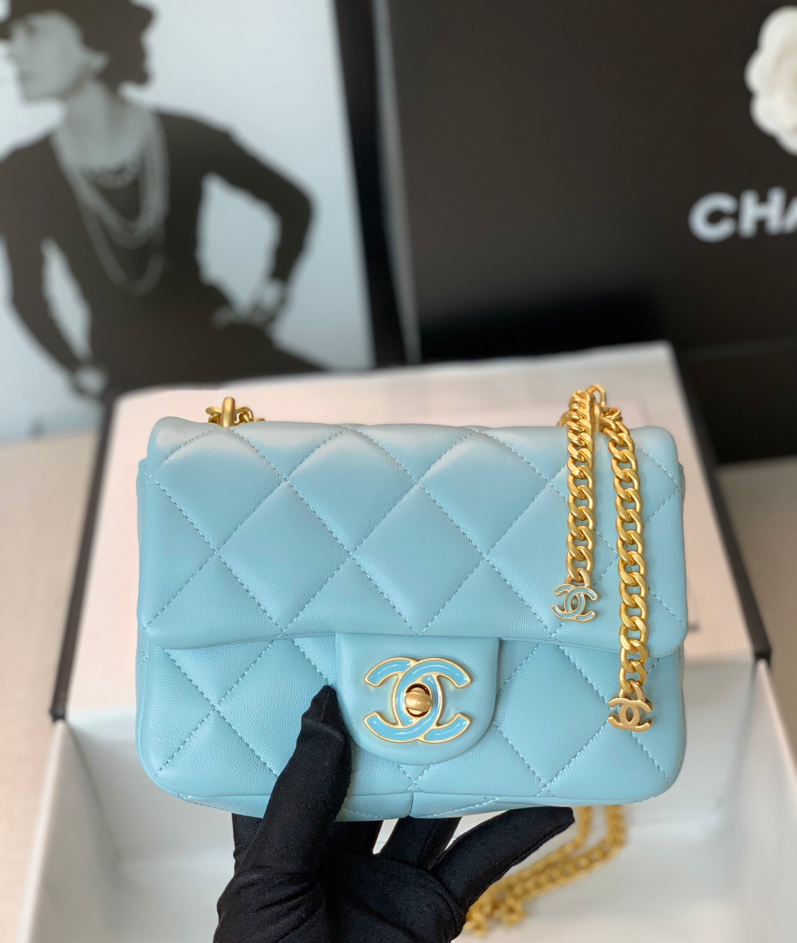 [TOP] CHANEL Flap Bag w Enamels Mini - Blue