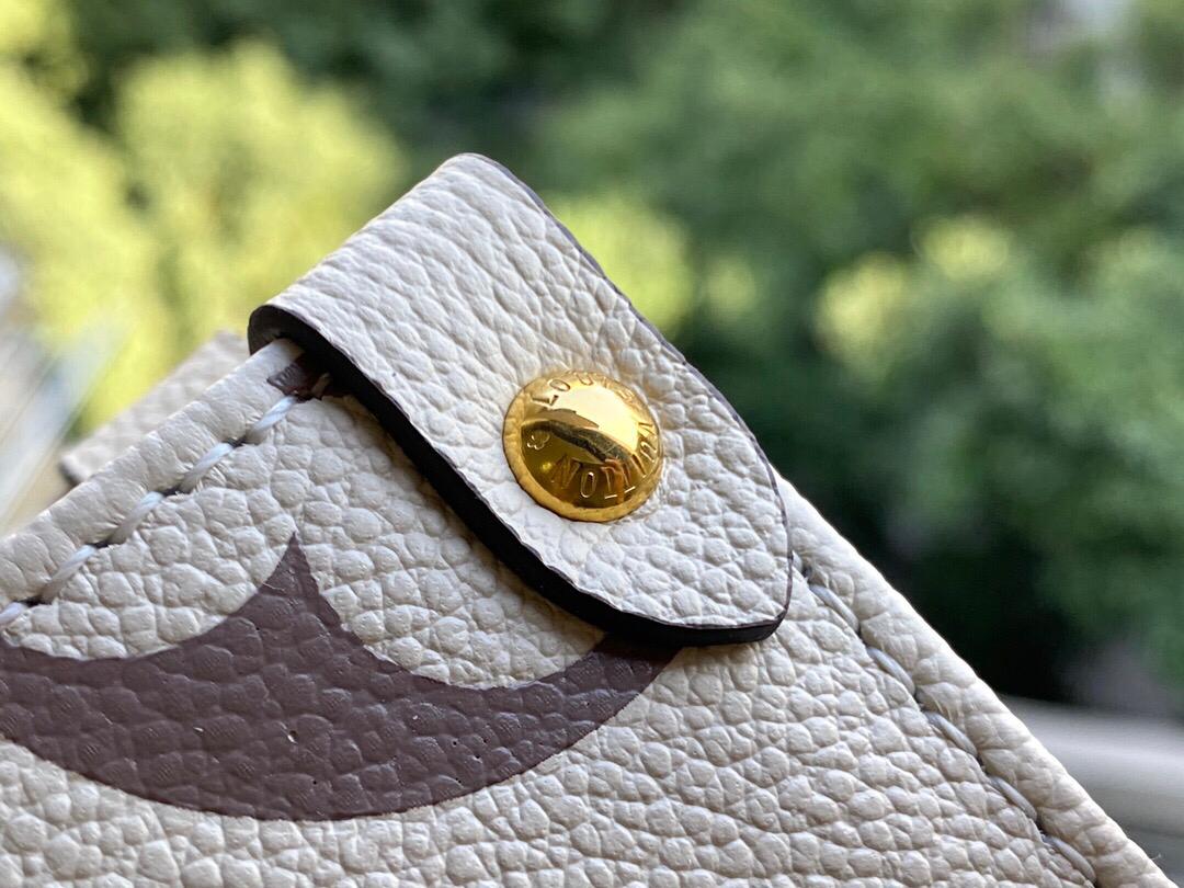 [TOP] Louis Vuitton LV  On The Go Giant Monogram 2 Tones PM 25X19X11.5cm - Cream