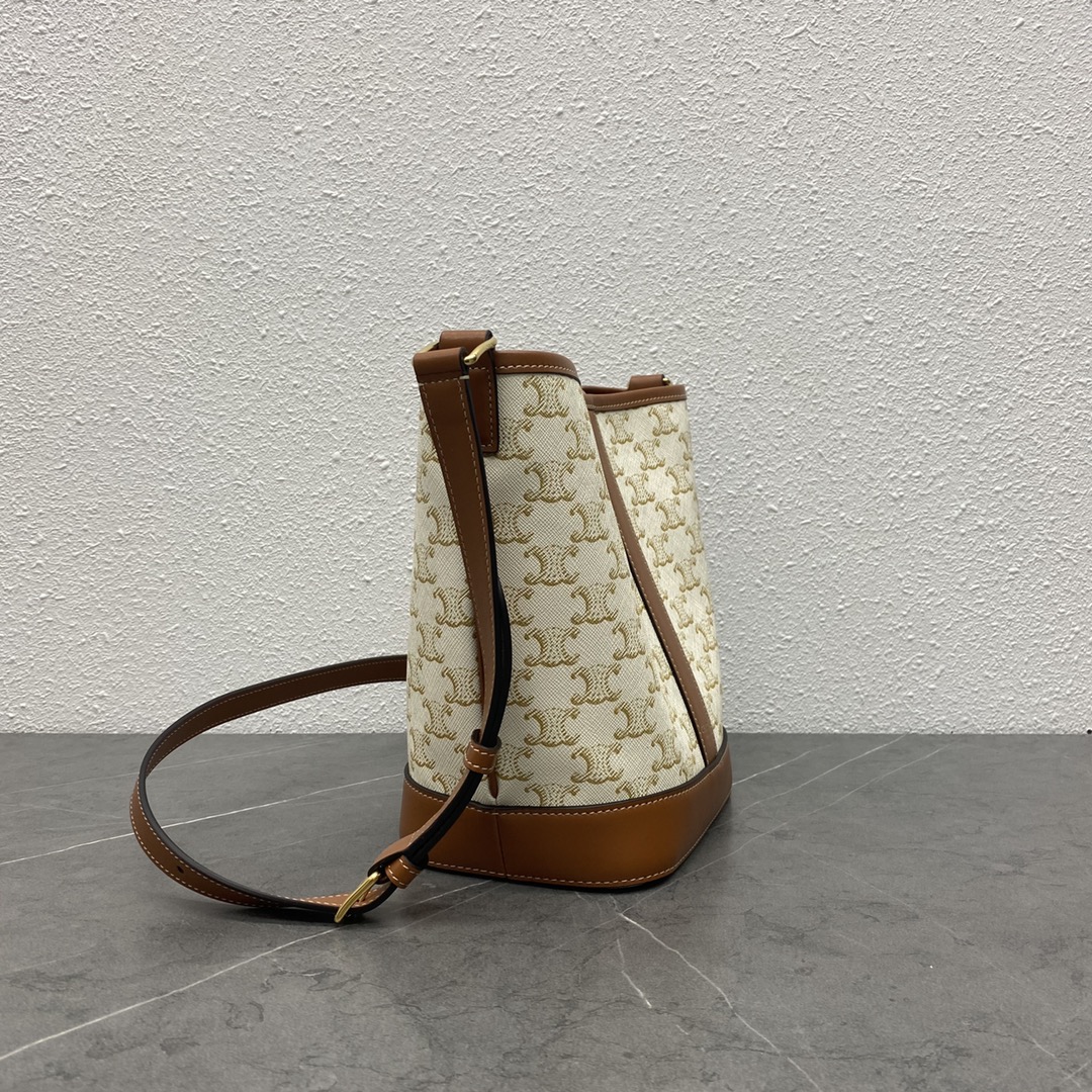 [TOP] CELINE Cuir Triomphe Monogram Bag 26×22×13 - White