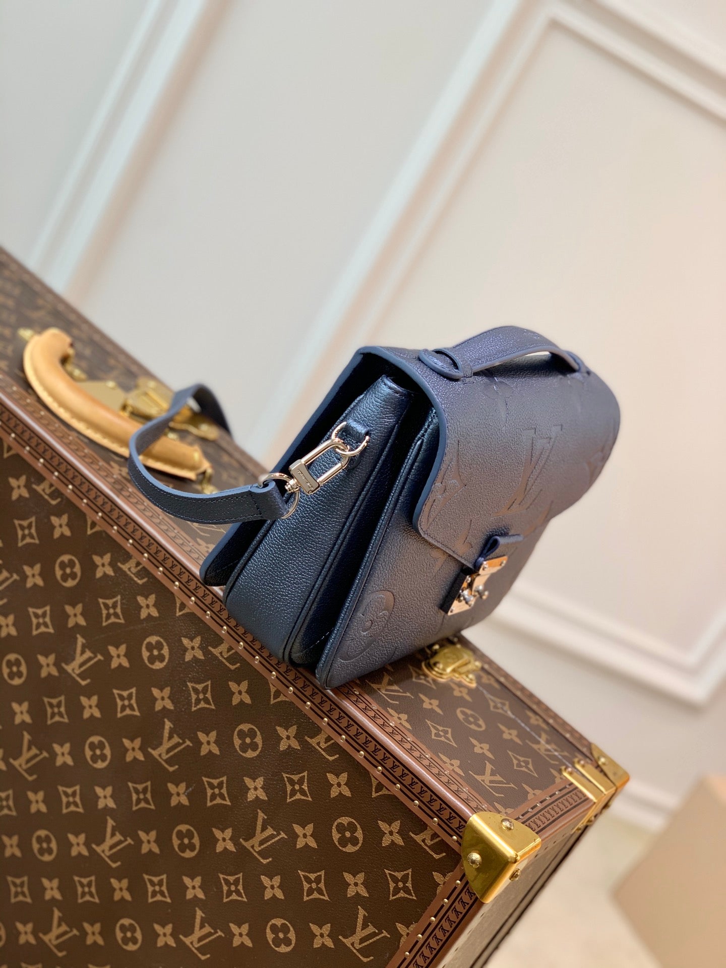 [TOP] Louis Vuitton LV Empreinte Metis Giant Monogram 25X19X7cm - Iridescent Blue