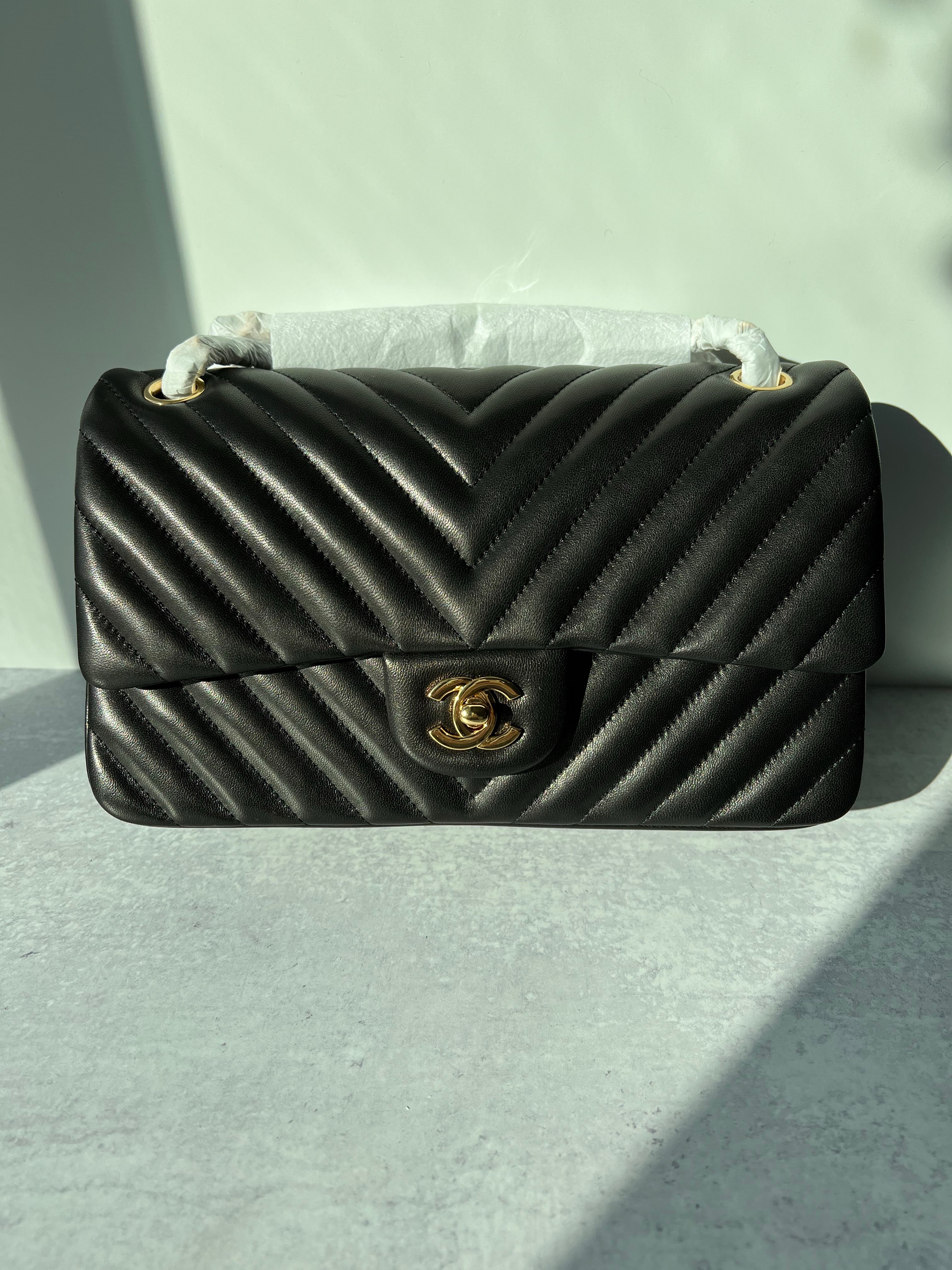 [TOP] CHANEL Classic Flap Bag Chevron Lambskin Medium 25.5cm – Black & GHW