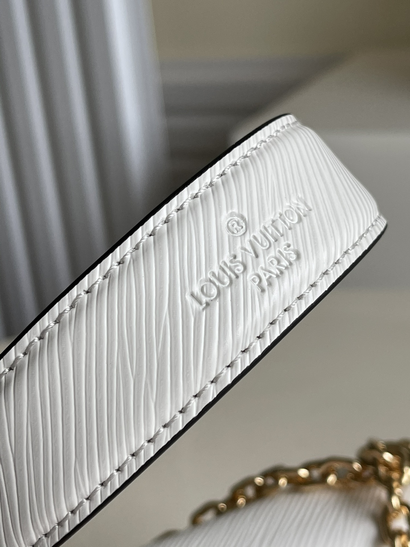 [TOP] Louis Vuitton LV Mini LV Epi Twist Bag 18x15x9cm- White