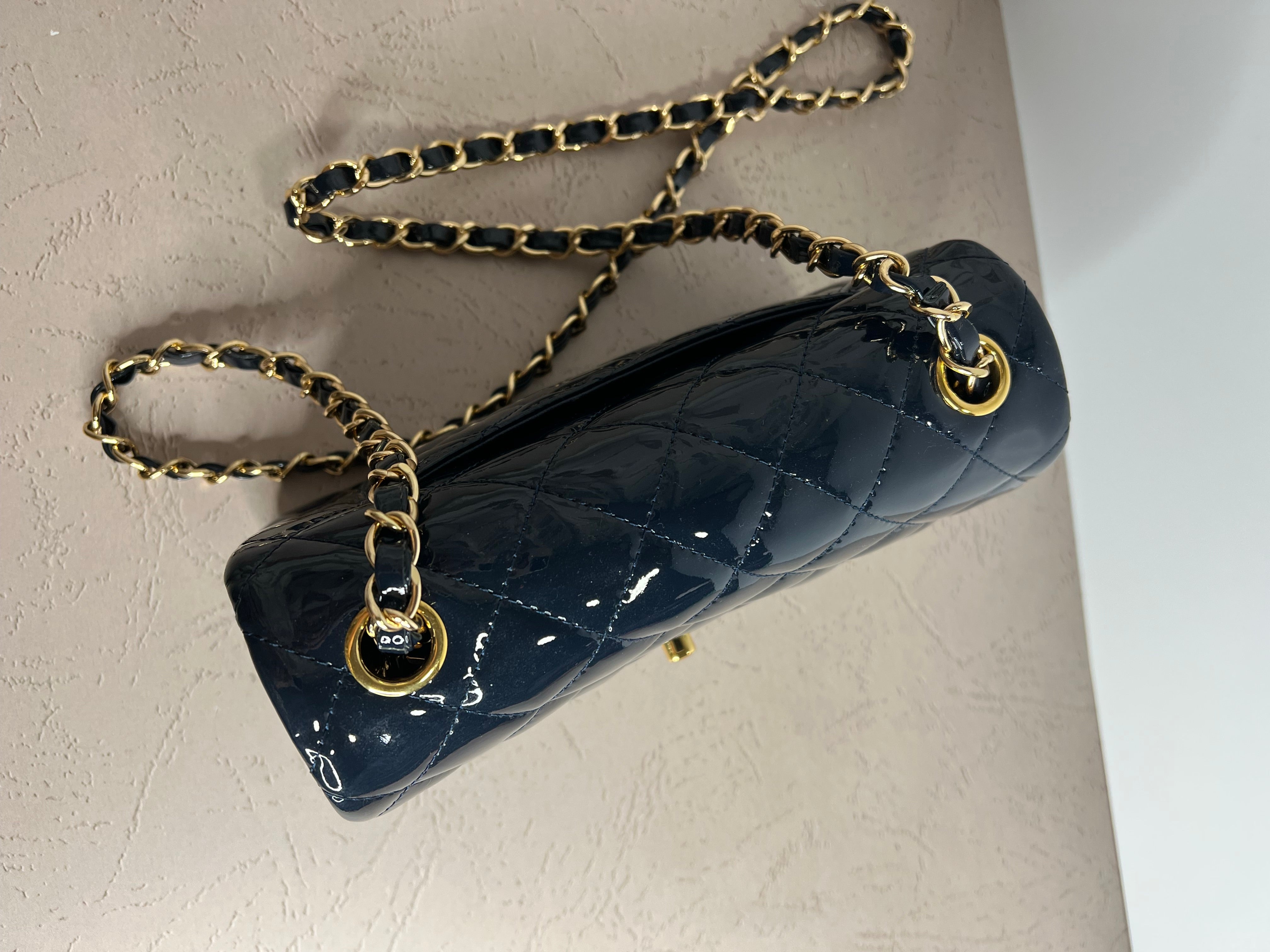 [TOP] CHANEL Classic Flab Bag Patent Leather New Mini 20cm - Dark Blue