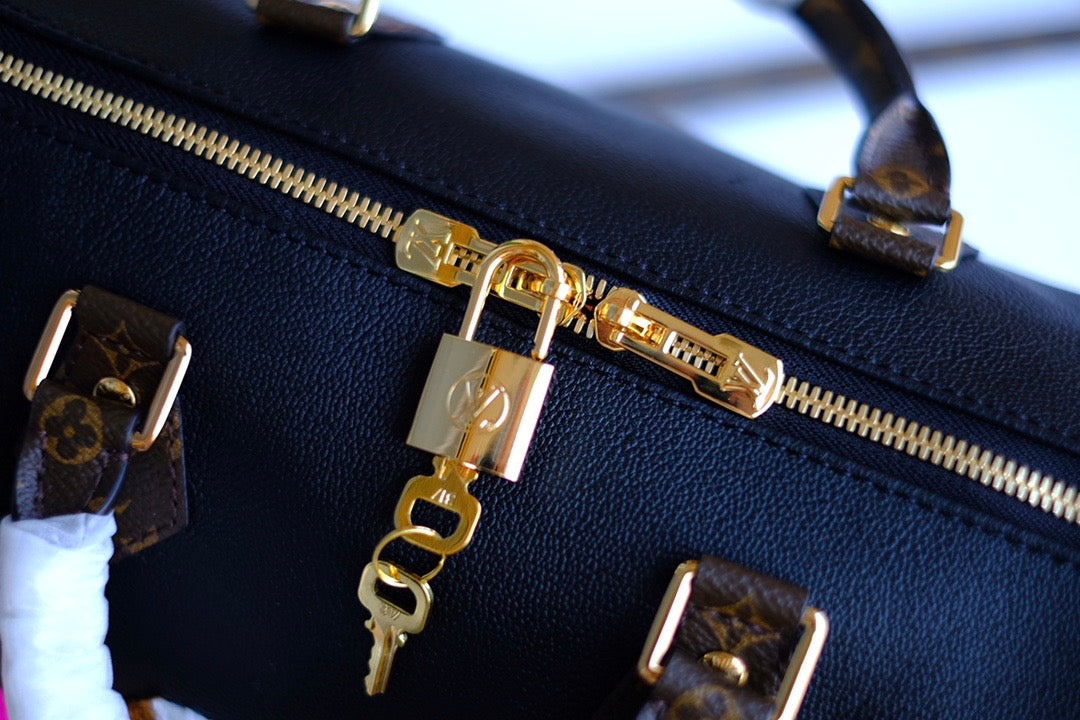 [TOP] Louis Vuitton LV  Speedy 30 Calfskin and Teddy Shearling Bag 30x21x17cm - Black