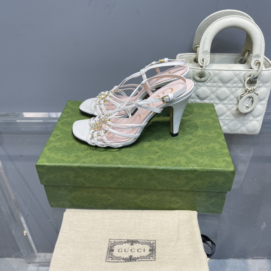 [TOP] GUCCI Lsa Diamond Sandals  - White