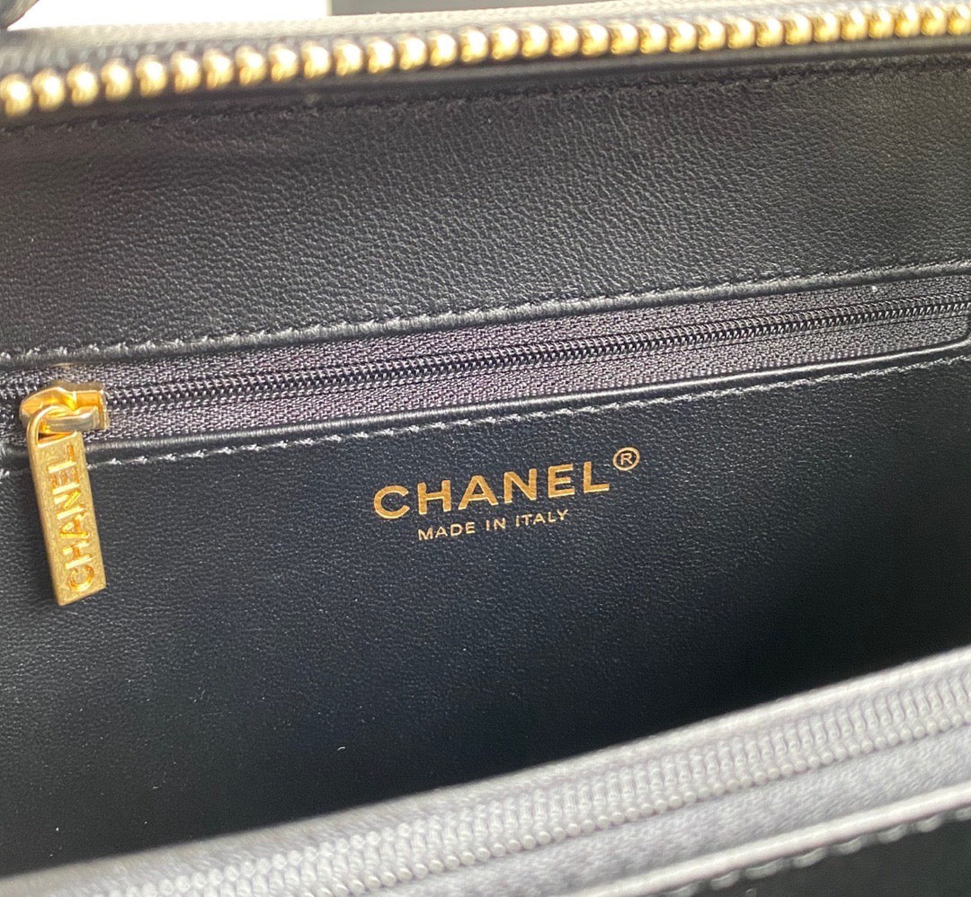 [TOP] CHANEL Vanity Case Bag Small - Black & GHW