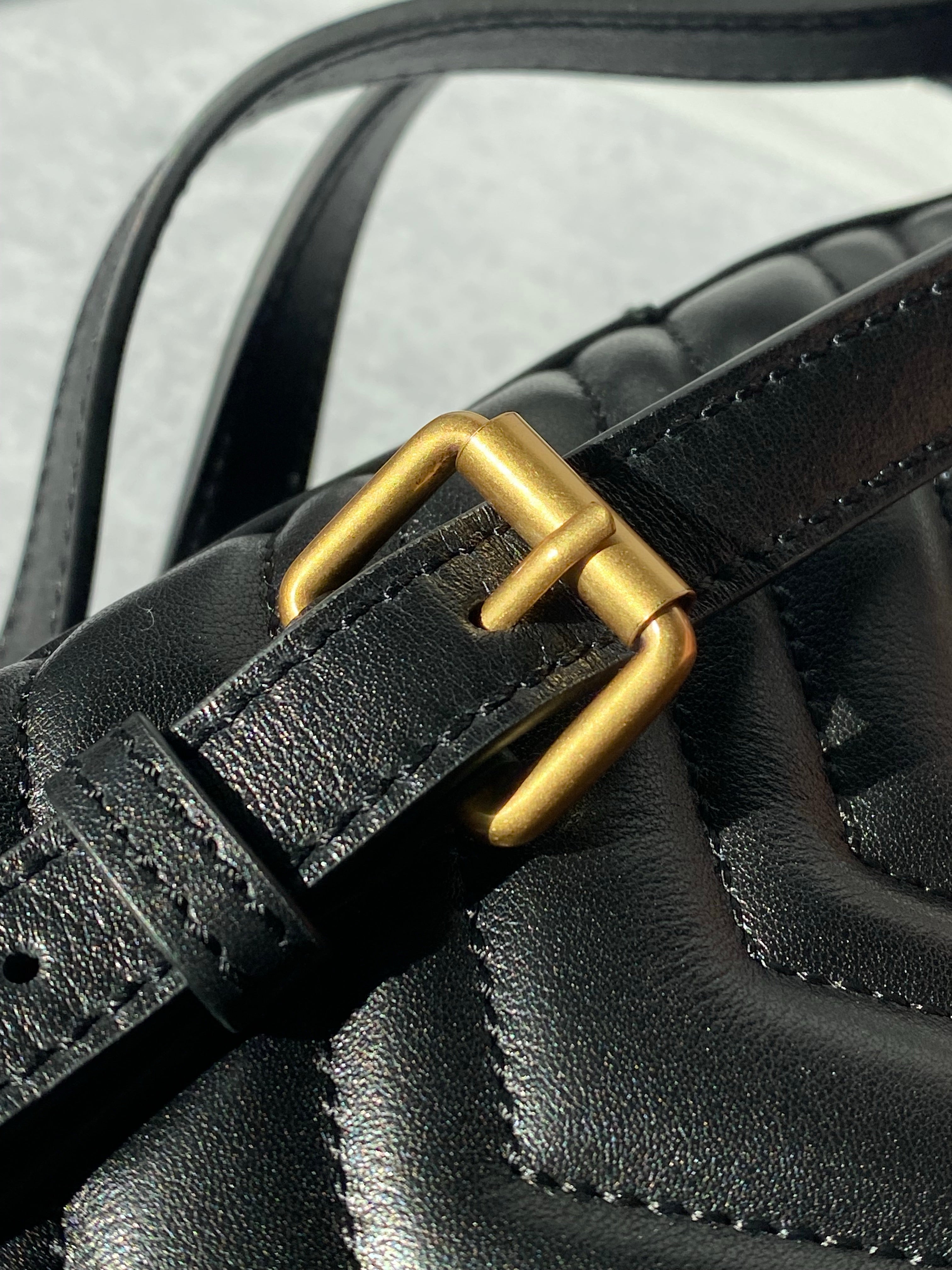 [TOP] GUCCI GG Marmont Backpack Quilted Leather 22.5x26x11cm- Black