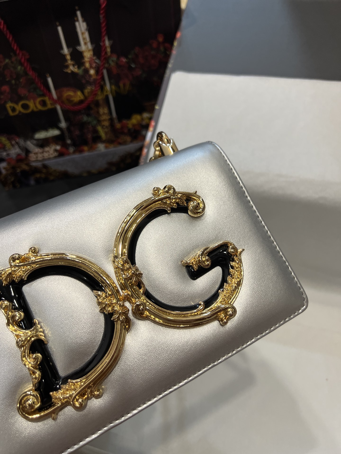 [TOP] Dolce & Gabbana D&G Polished Calfskin DG Girls Bag 21*4*15 - Silver