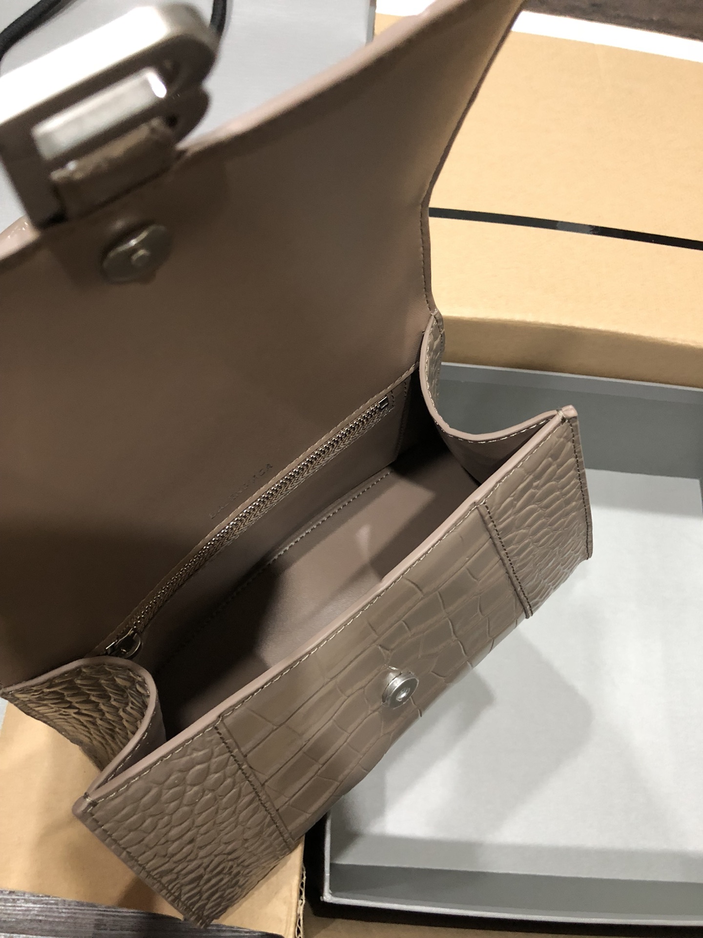 [TOP] BALENCIAGA Crocodile-Print Hourglass Bag 19/23cm - Brown