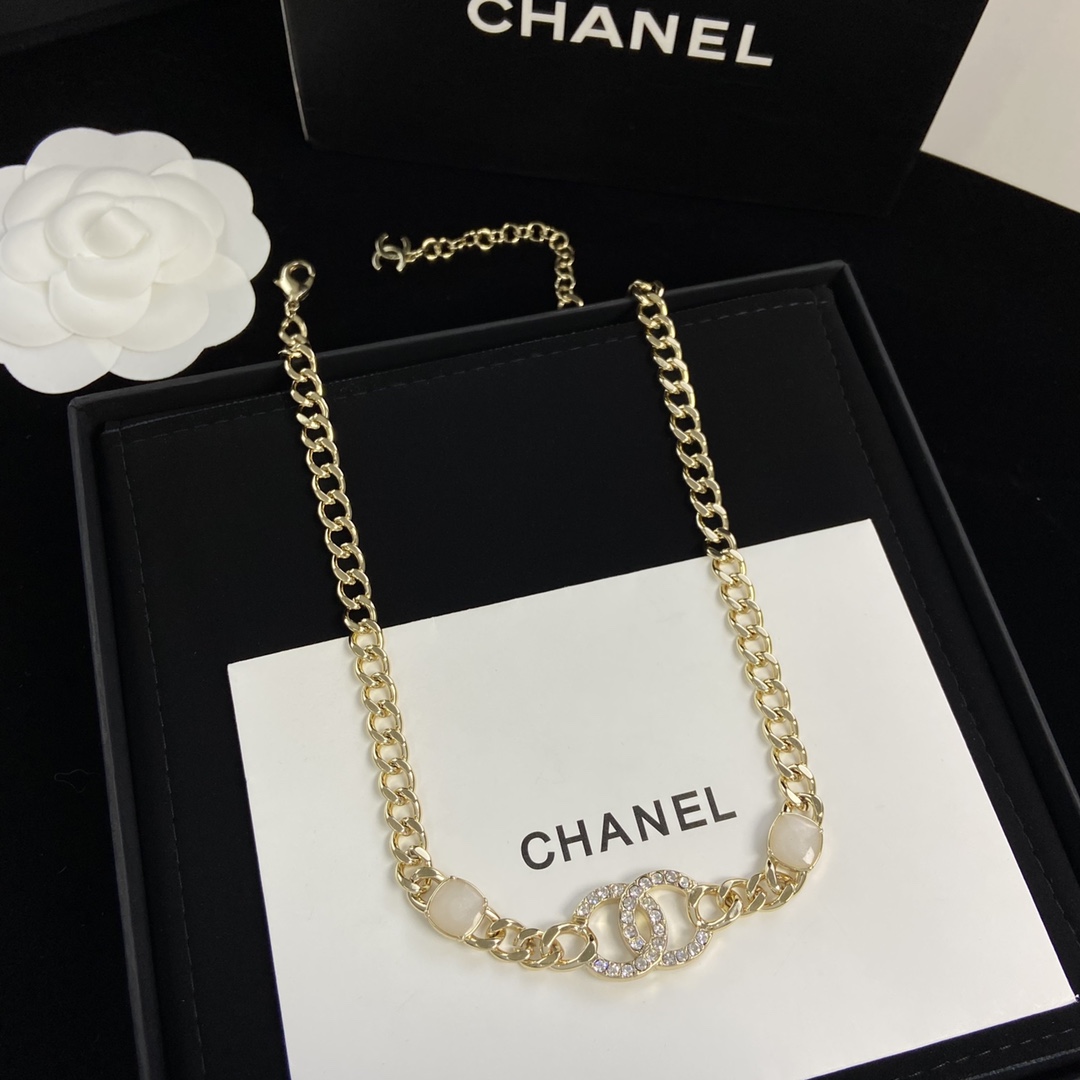 [TOP] CHANEL Turnlock Necklace