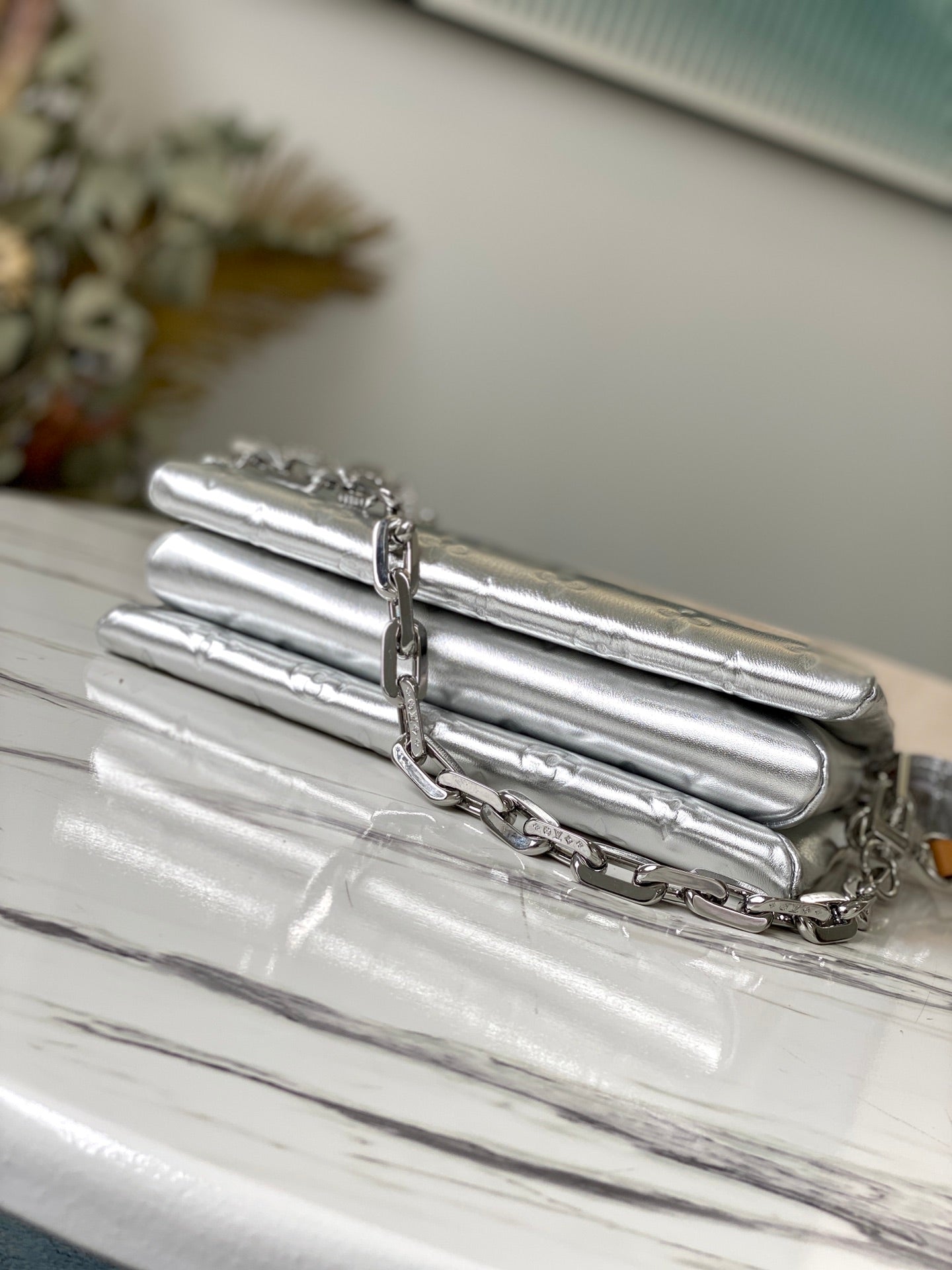 [TOP] Louis Vuitton LV £V Coussin PM Bag 26x20x12cm- Silver