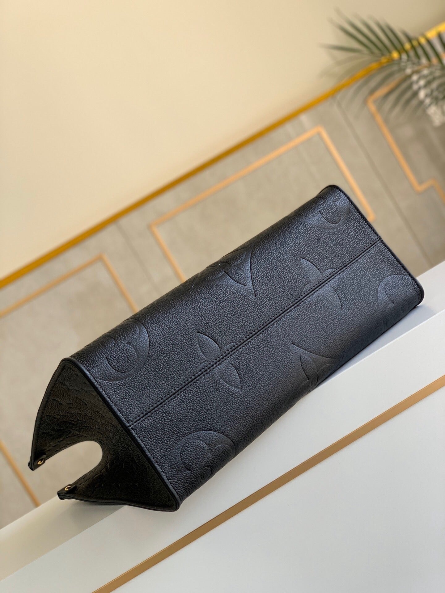 [TOP] Louis Vuitton LV On The Go Empreinte MM Bag 35x27x14cm - Black