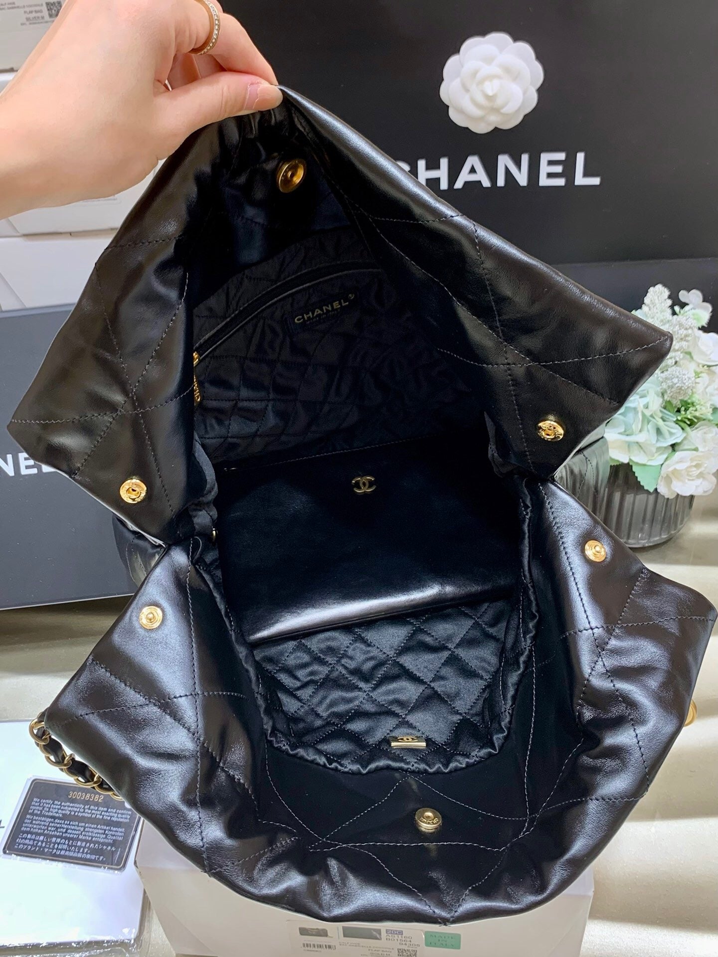 [TOP] CHANEL 22 Bag Small 35cm - Black & GHW