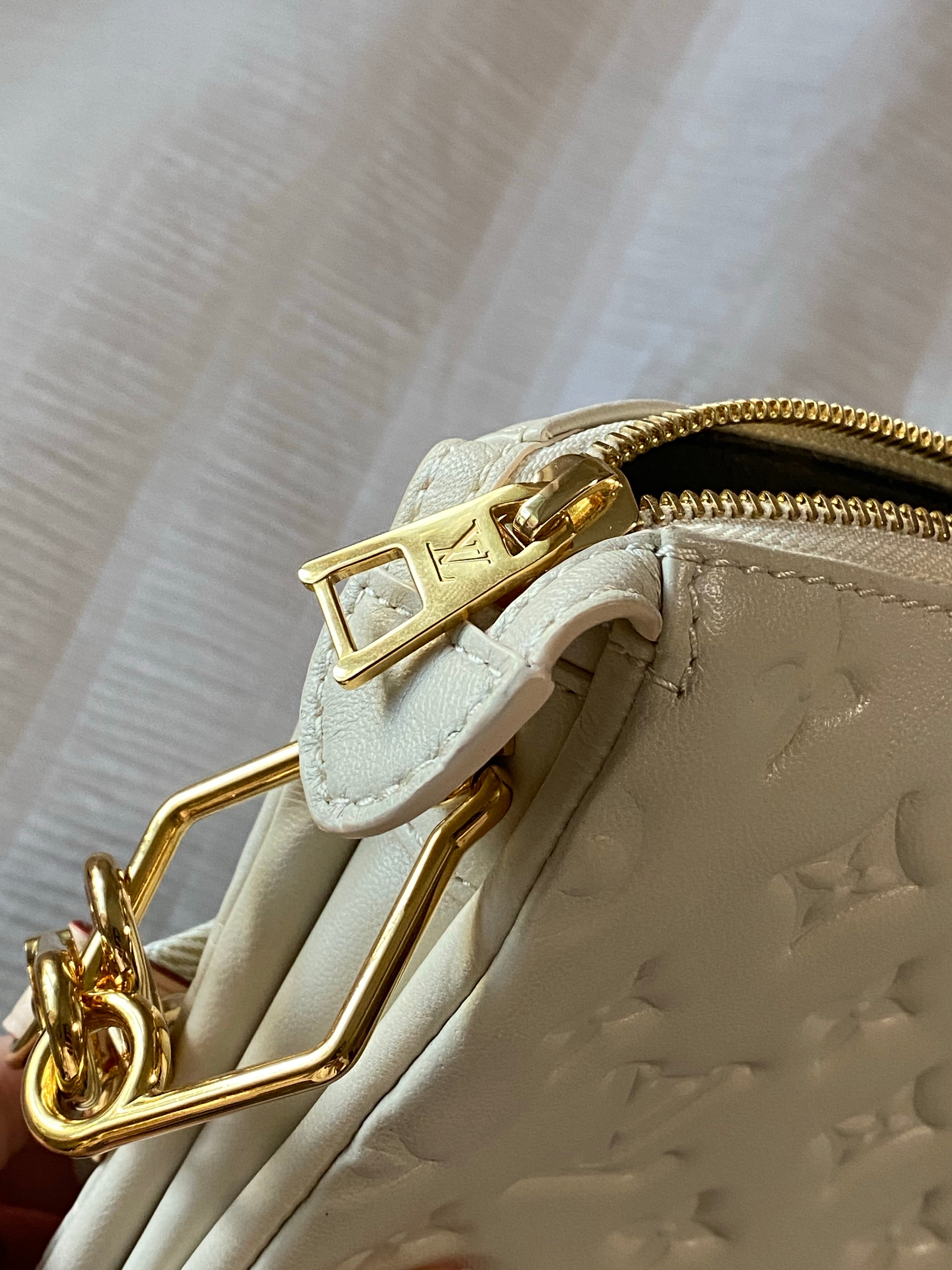 [TOP] Louis Vuitton LV Coussin 26x20x12cm - Cream