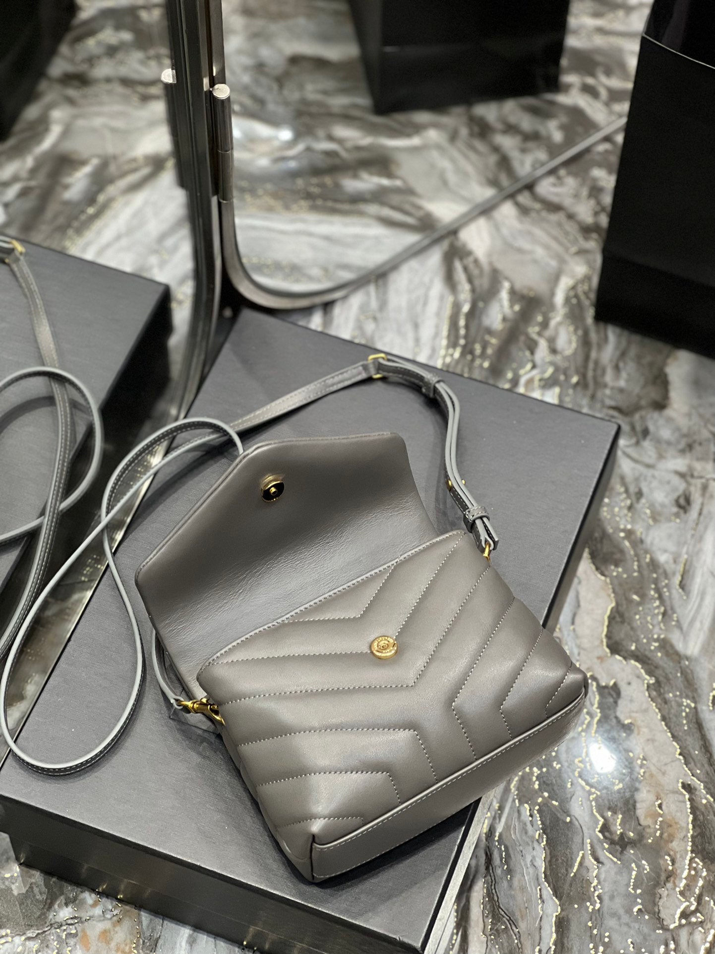 [TOP] Yves Saint Laurent YSL Loulou Toy Bag 20cm - Grey